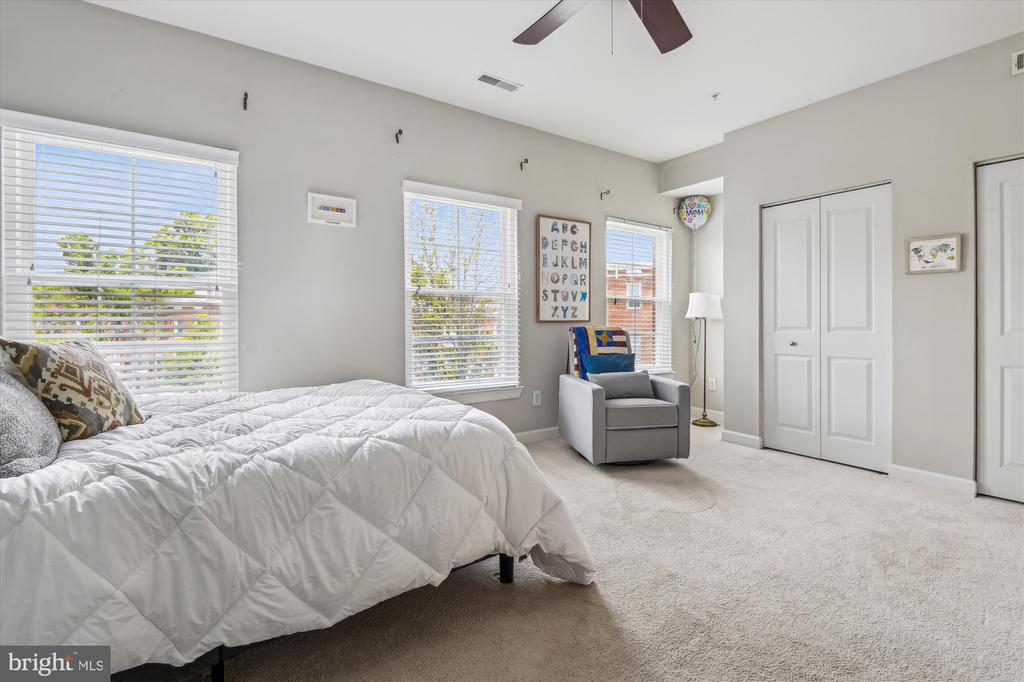 2342 Cambridge Walk