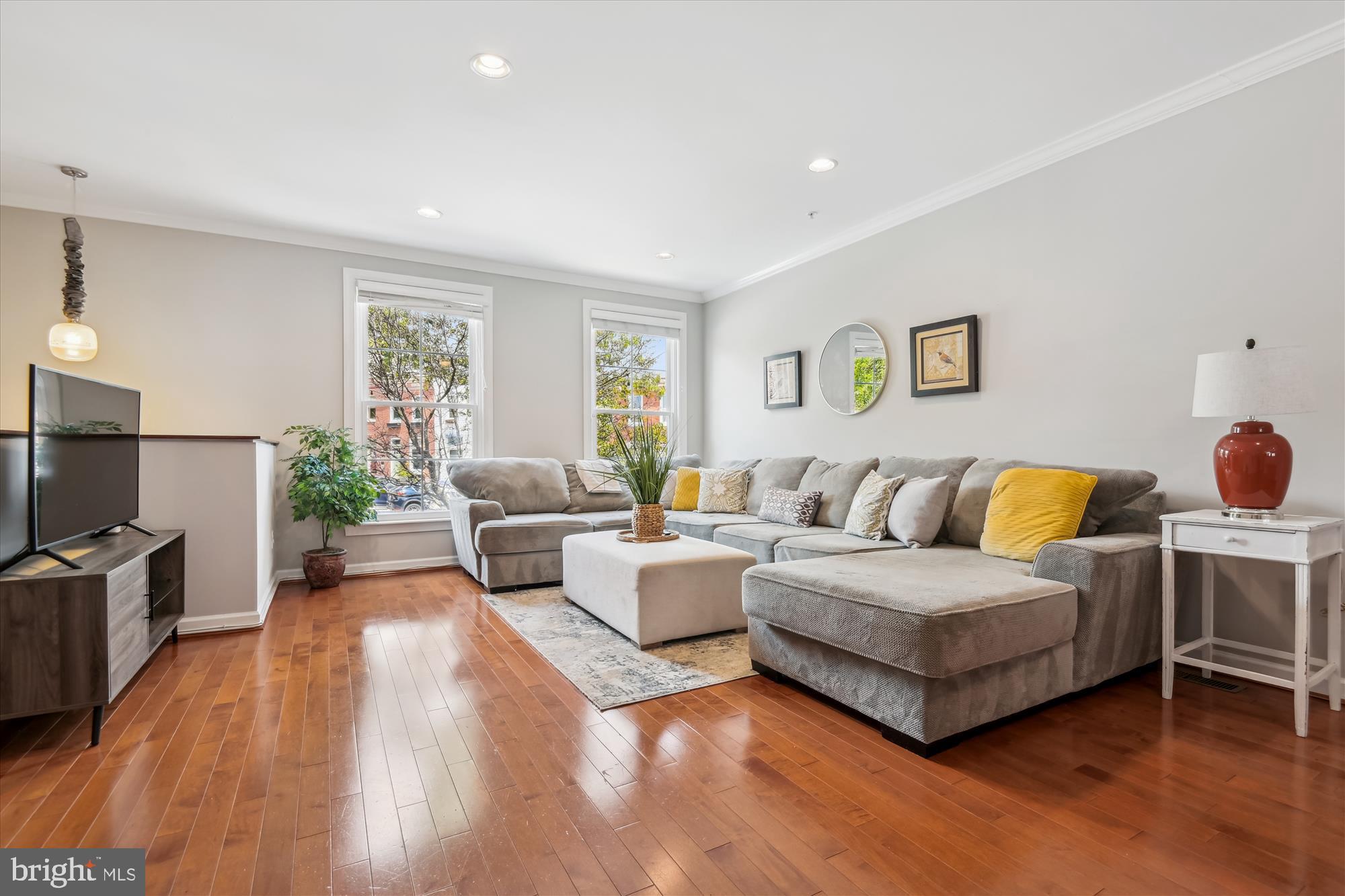 2342 Cambridge Walk