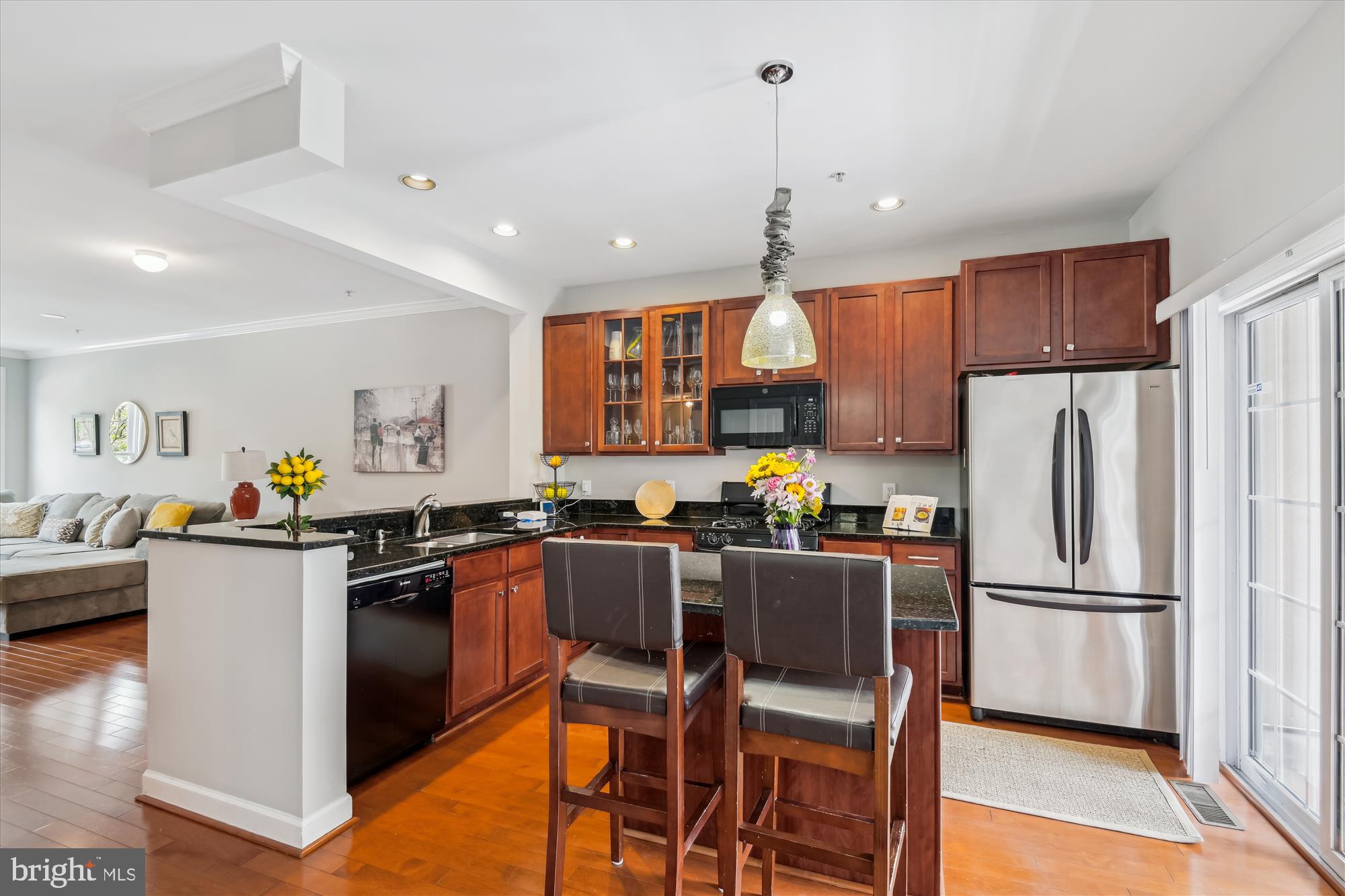 2342 Cambridge Walk