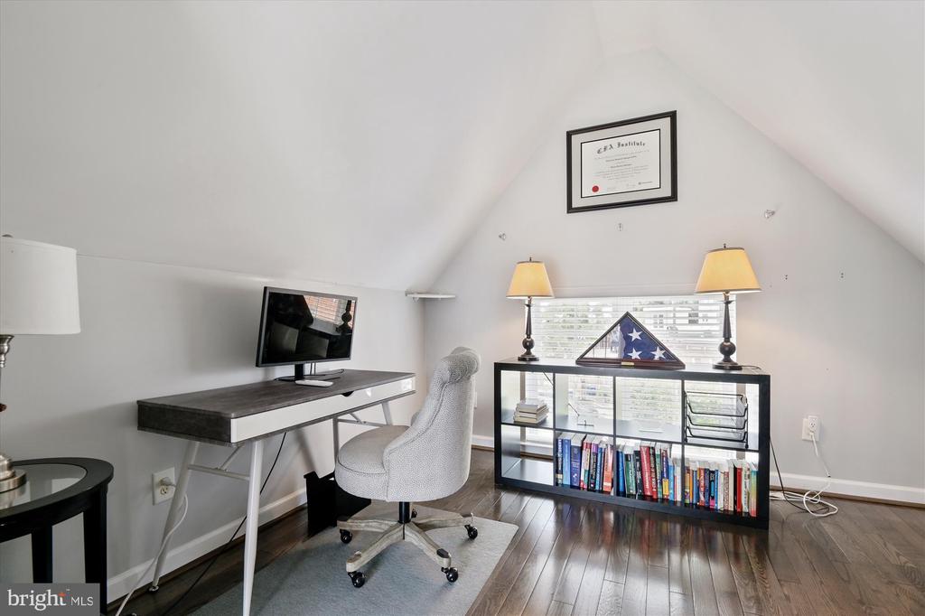 2342 Cambridge Walk