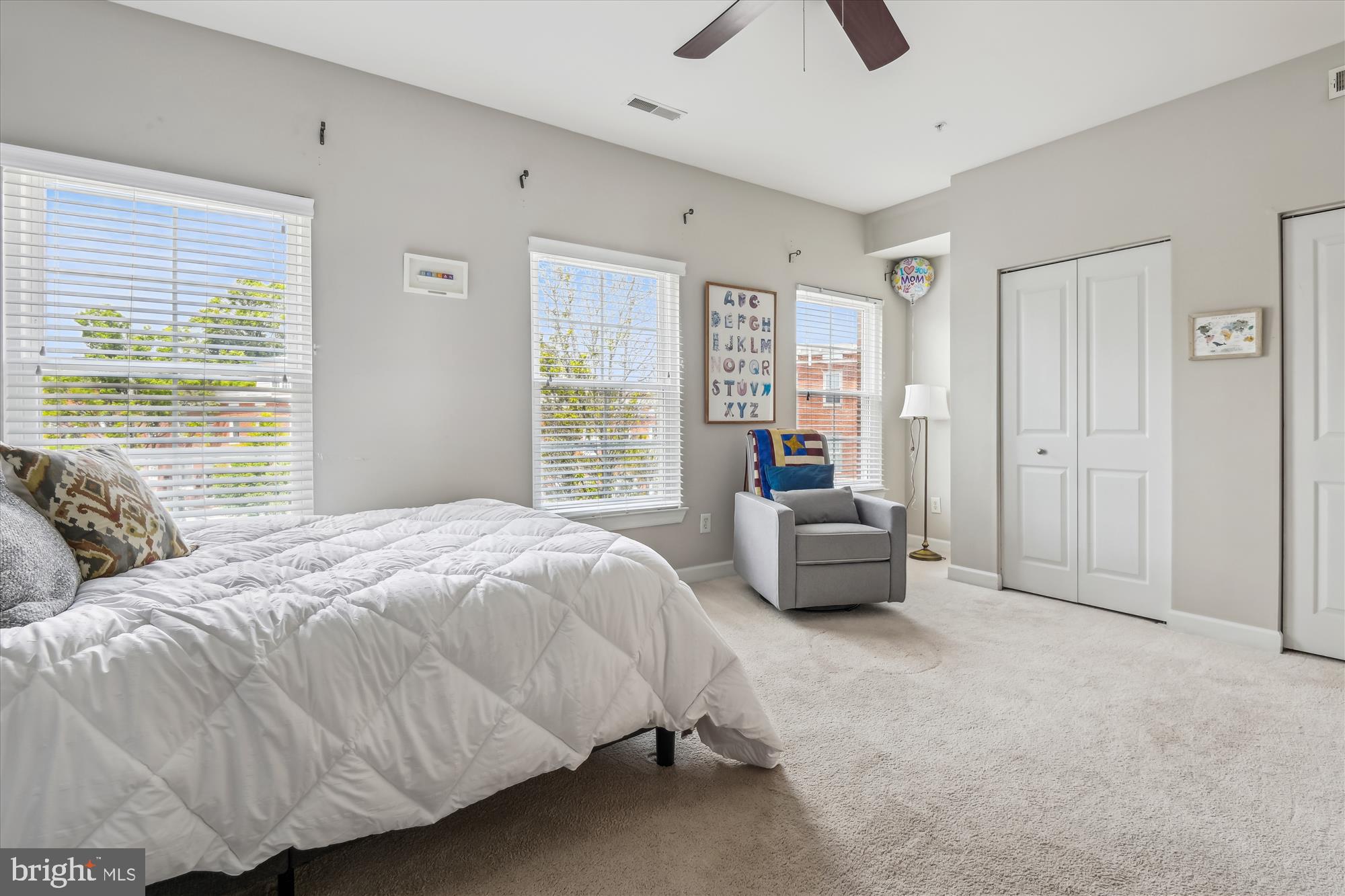 2342 Cambridge Walk