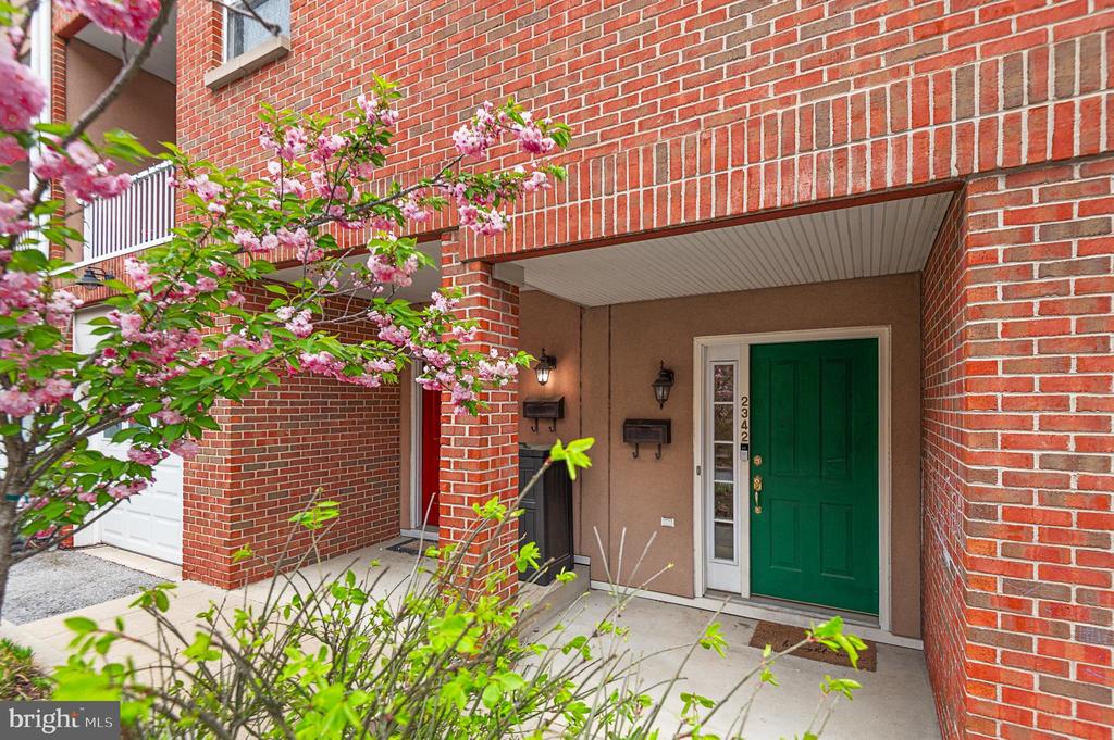 2342 Cambridge Walk