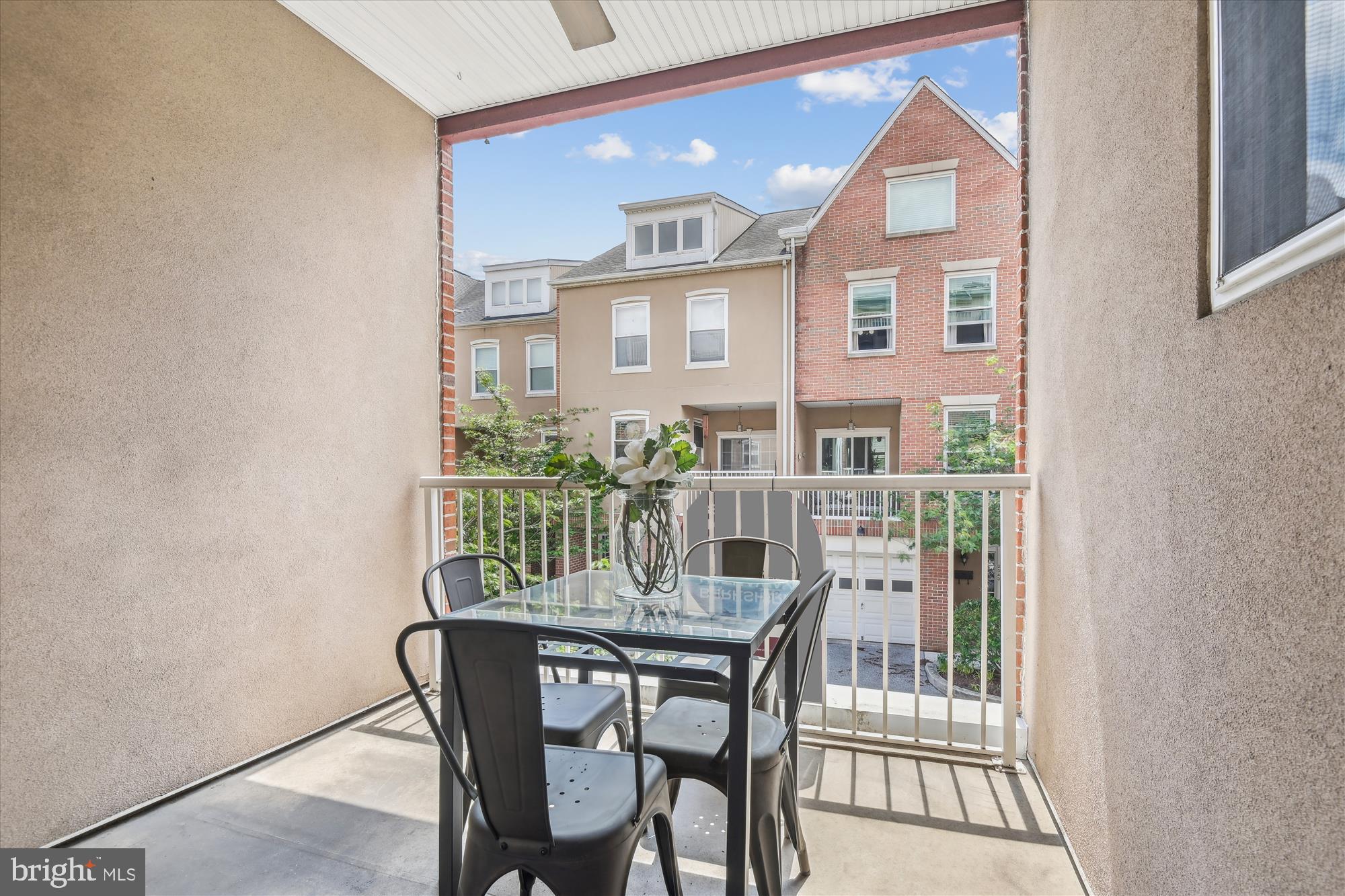 2342 Cambridge Walk