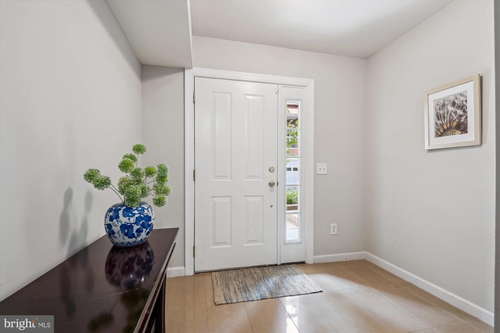 2342 Cambridge Walk