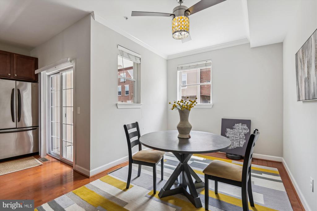2342 Cambridge Walk