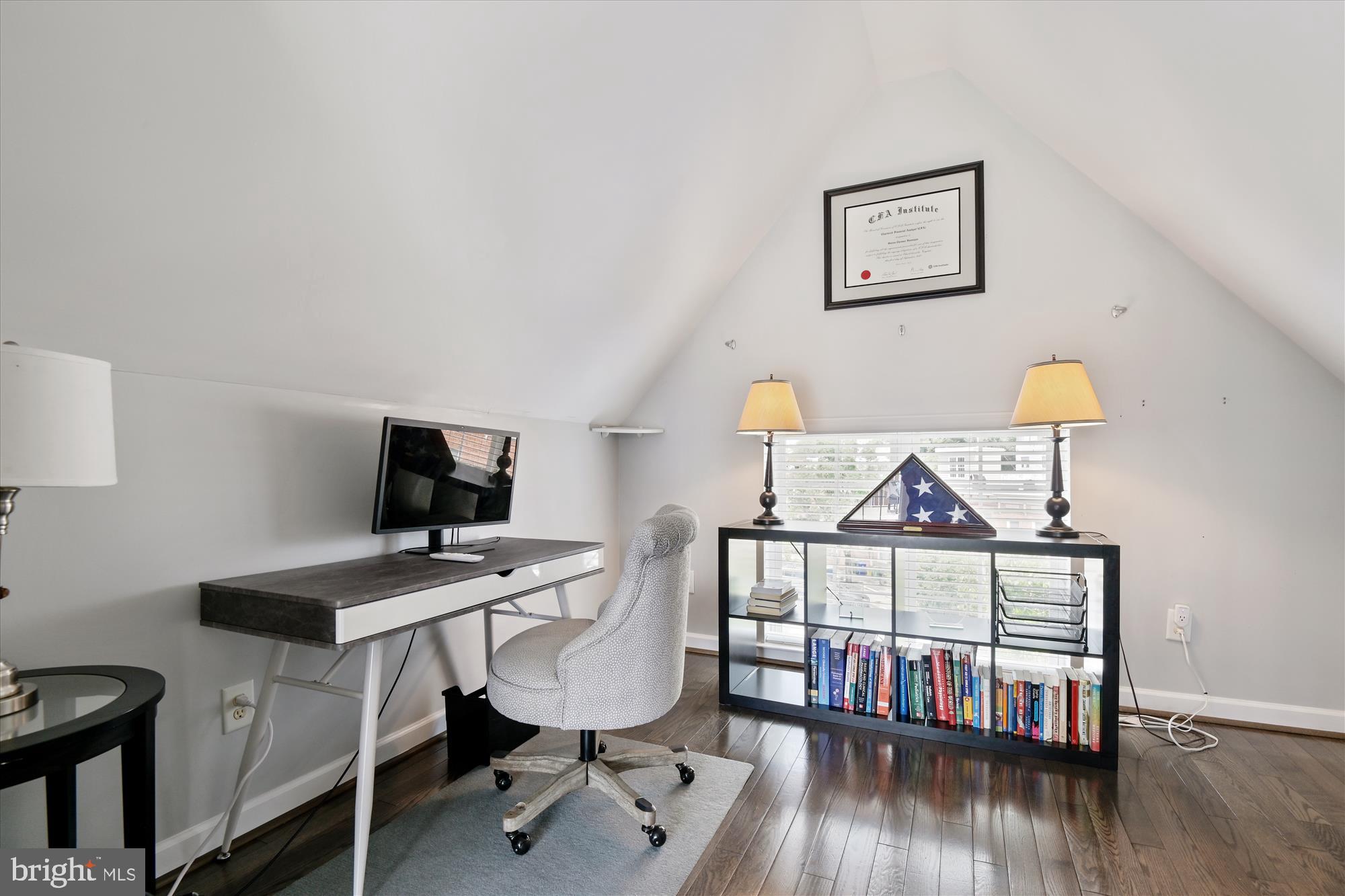 2342 Cambridge Walk
