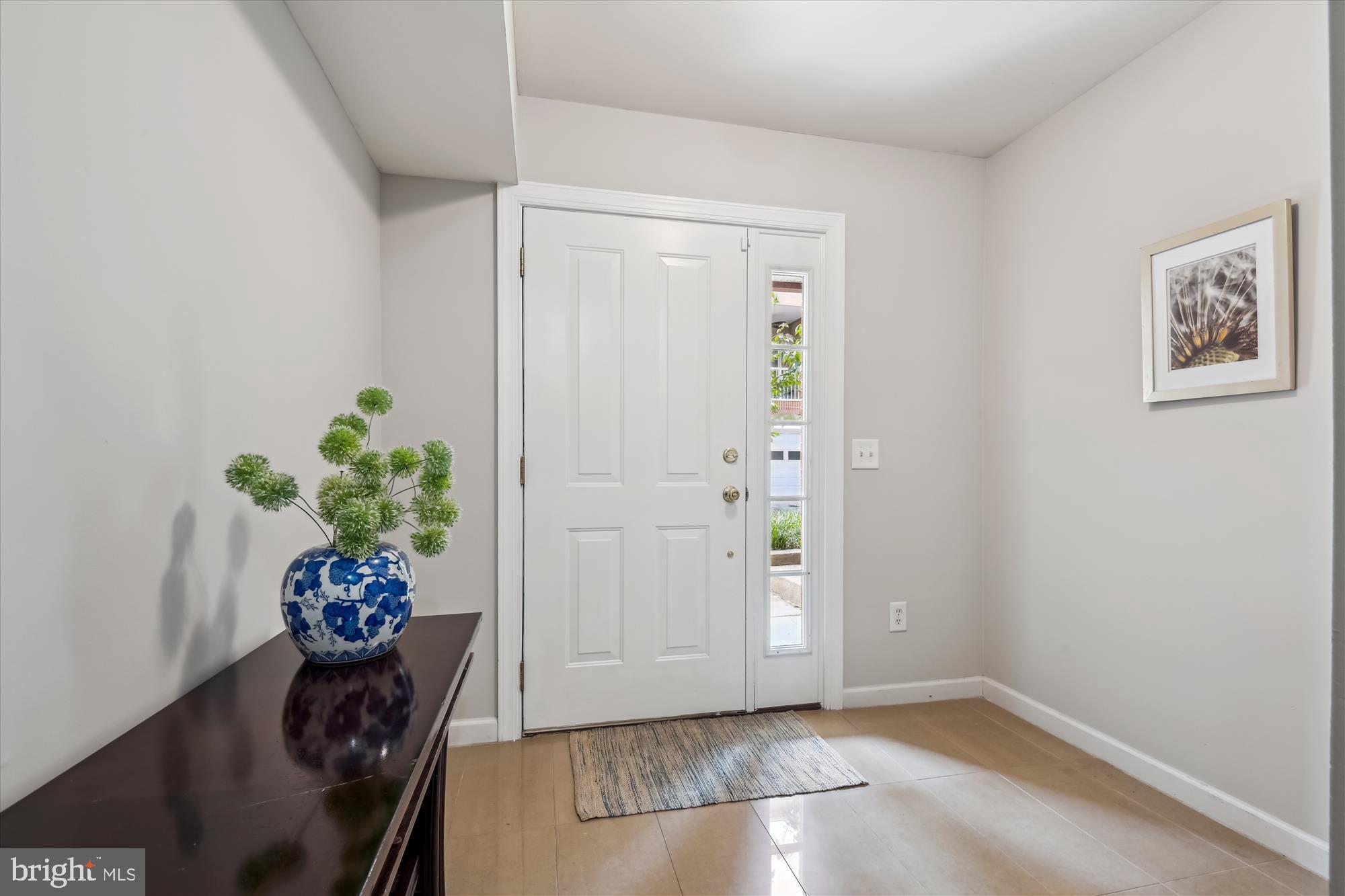 2342 Cambridge Walk
