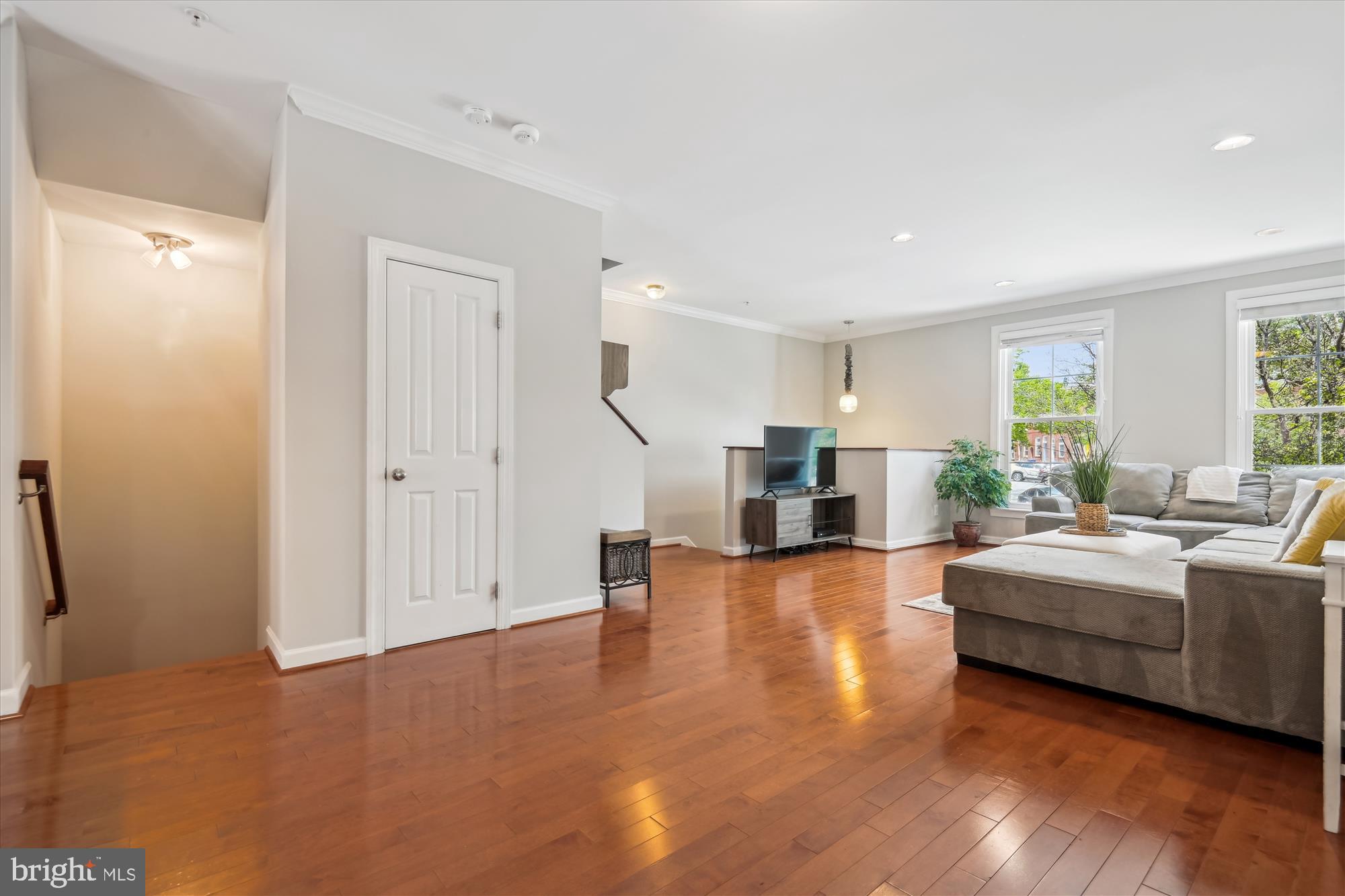 2342 Cambridge Walk
