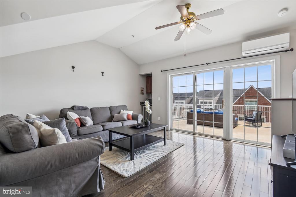 2342 Cambridge Walk