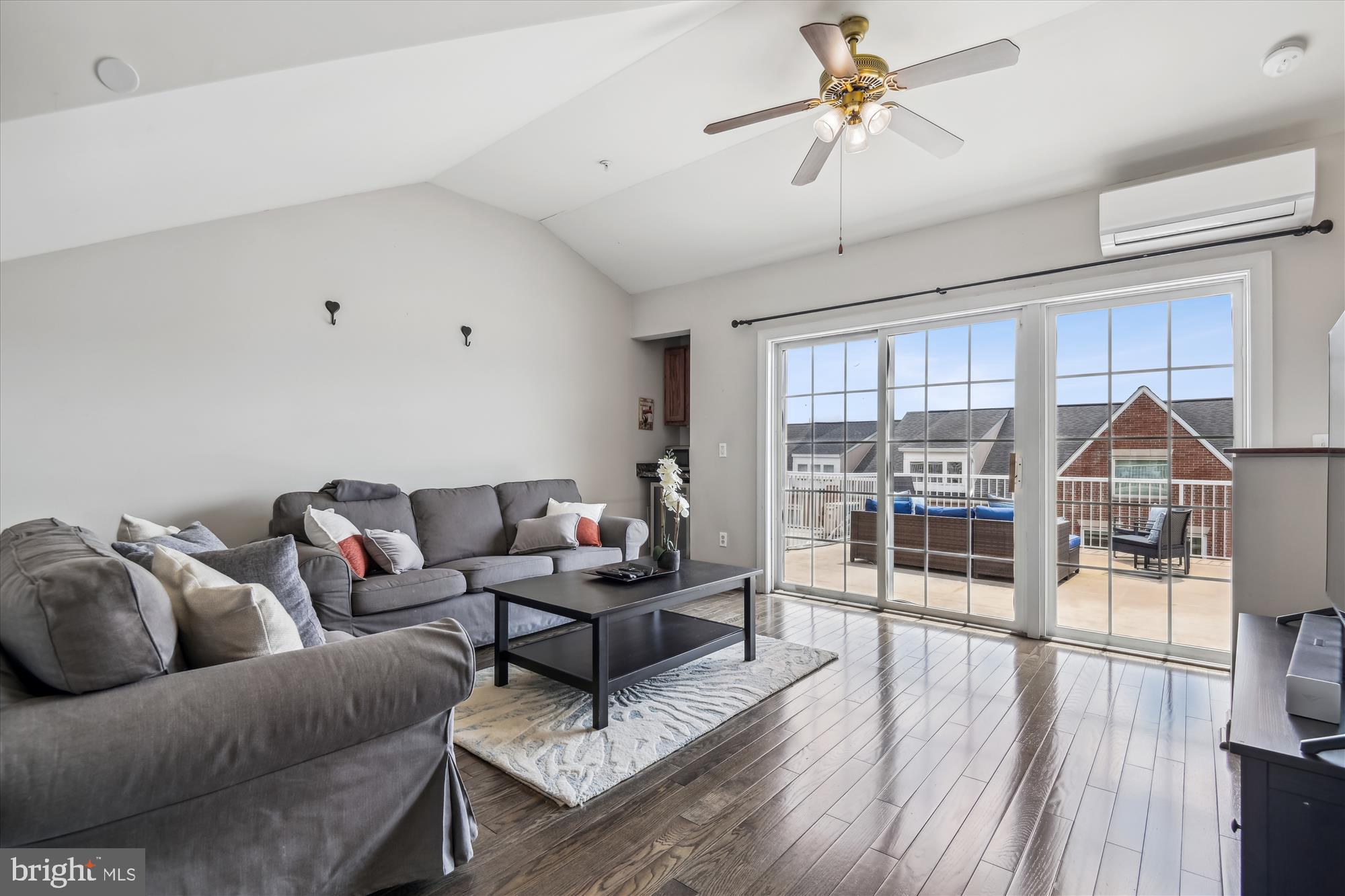 2342 Cambridge Walk