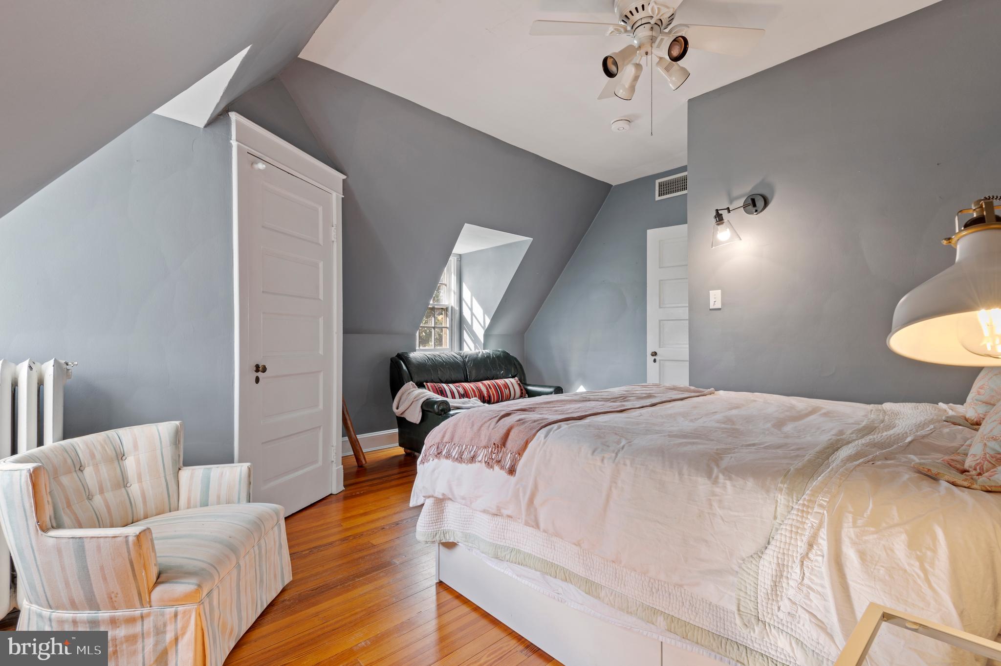 4334 N CHARLES STREET