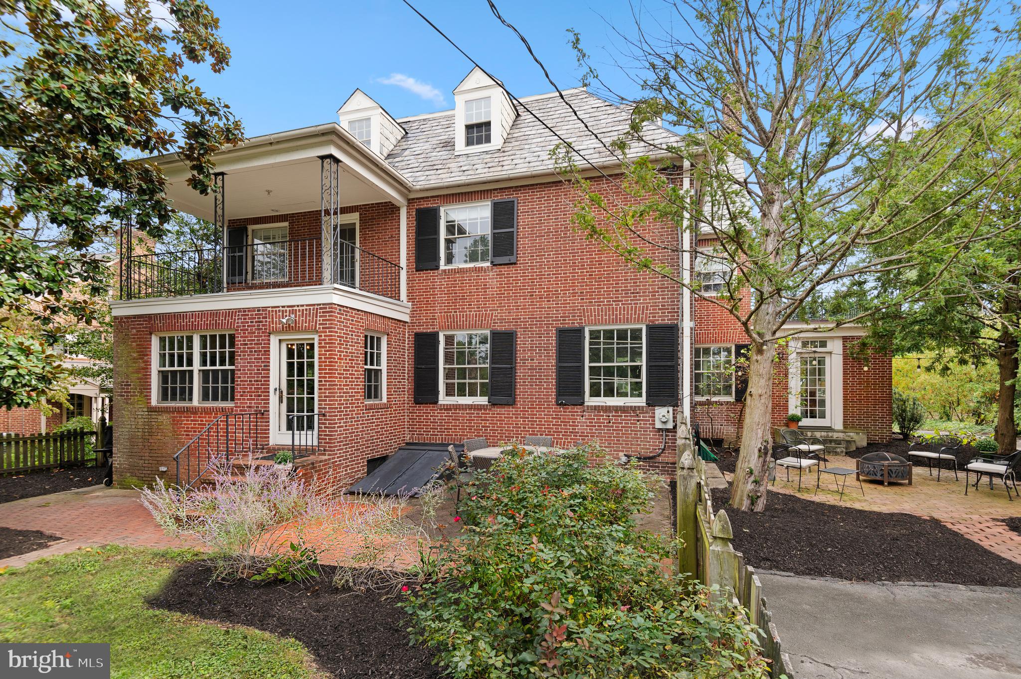 4334 N CHARLES STREET