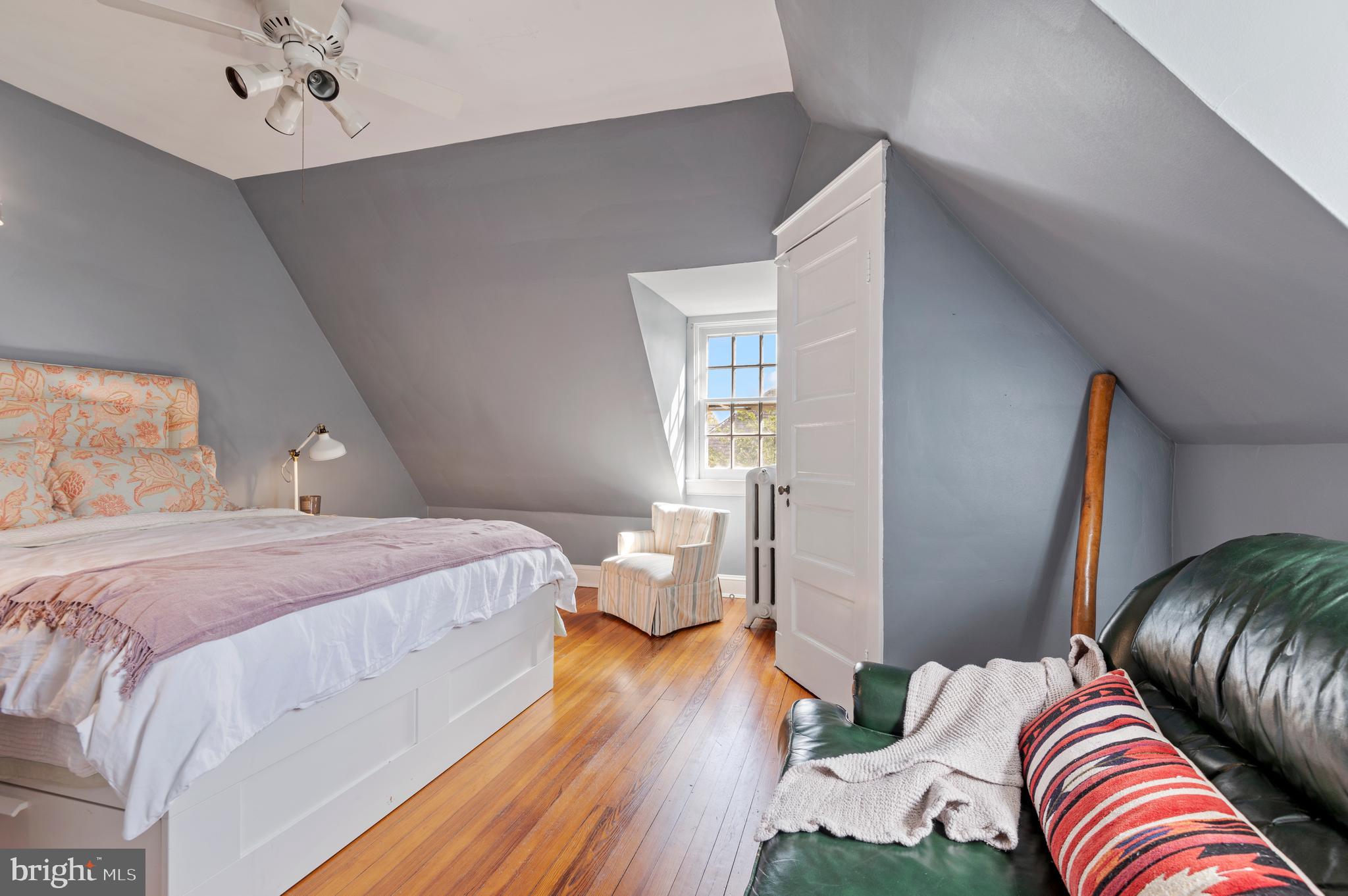 4334 N CHARLES STREET