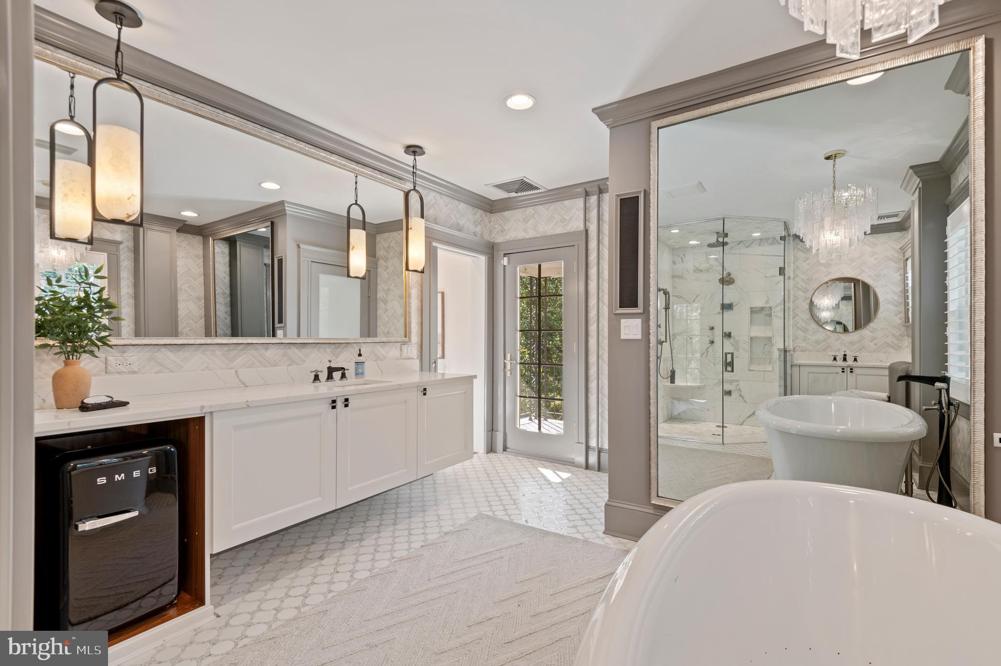 4334 N CHARLES STREET