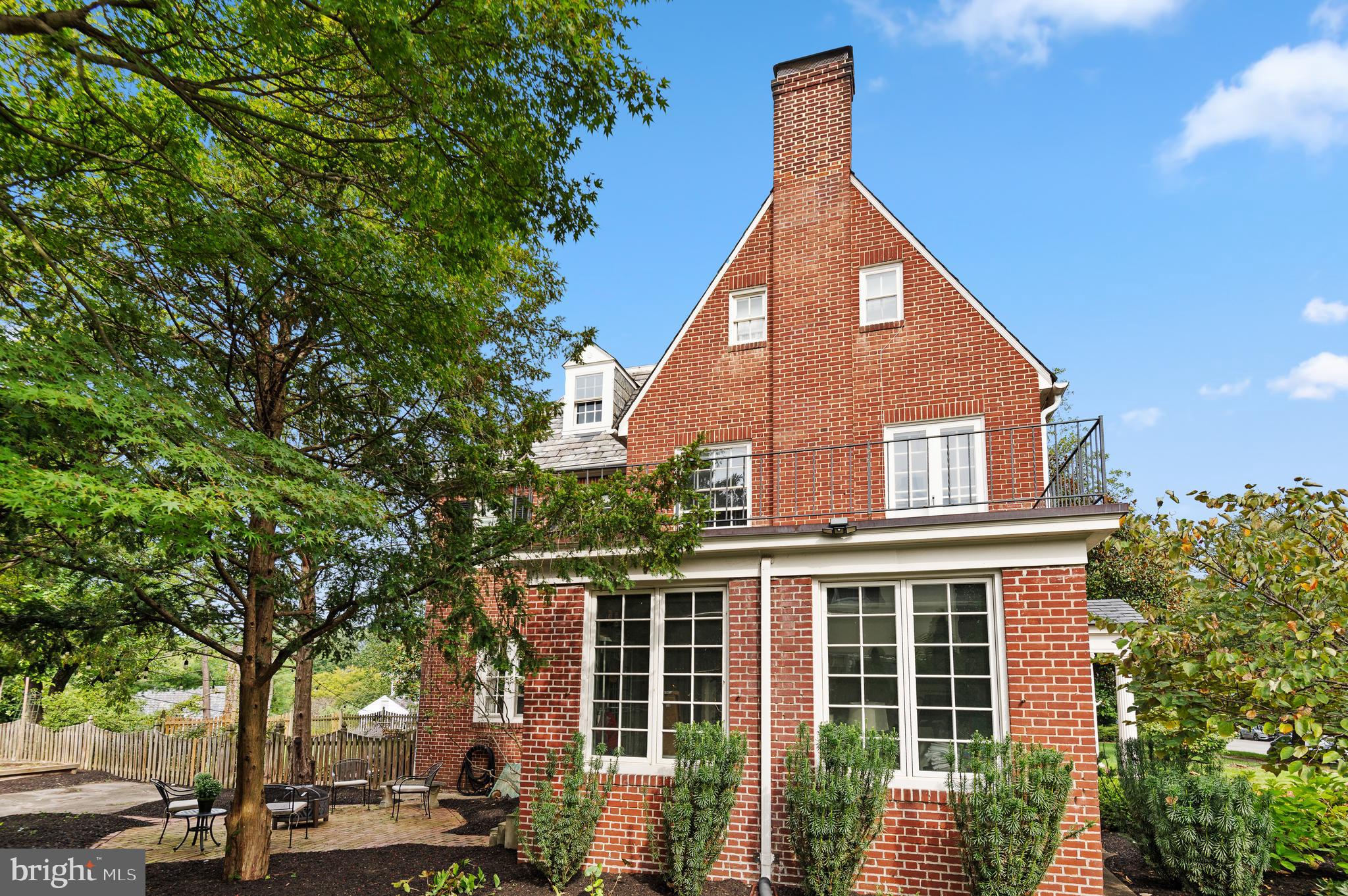 4334 N CHARLES STREET