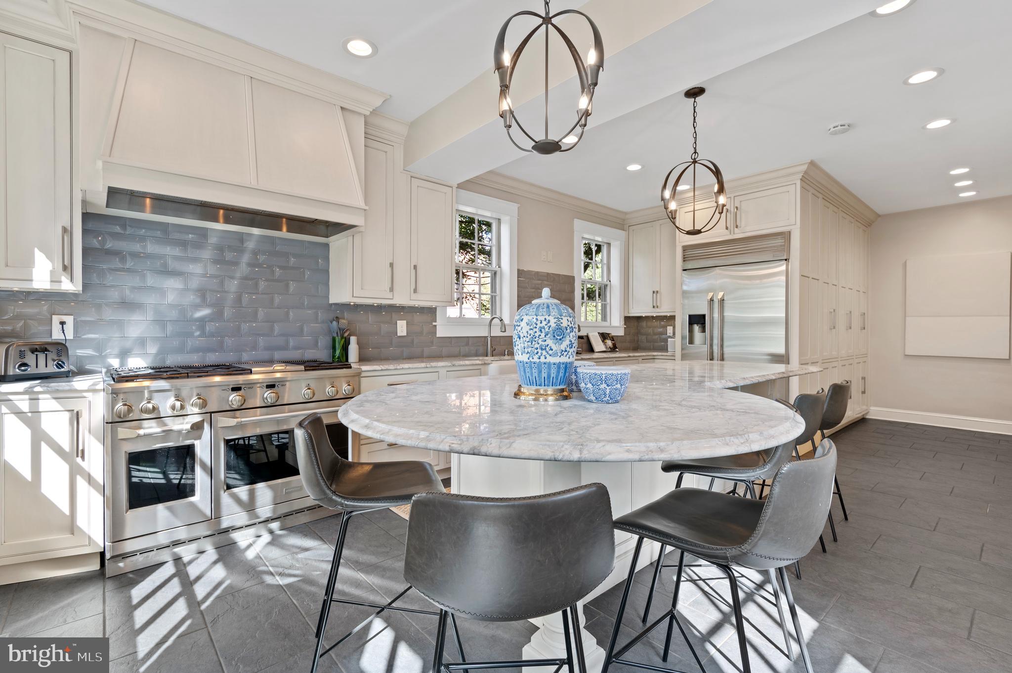 4334 N CHARLES STREET