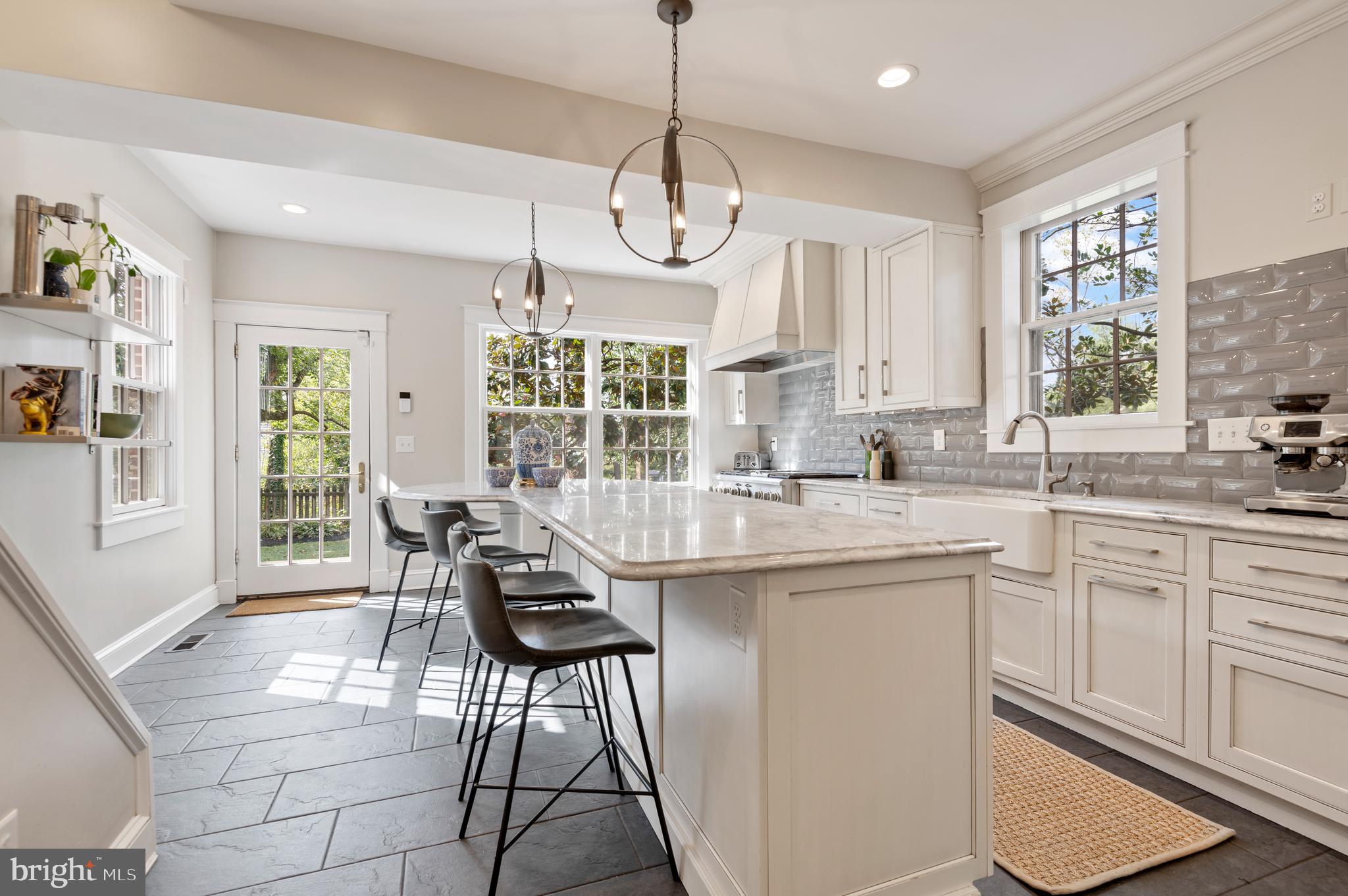 4334 N CHARLES STREET