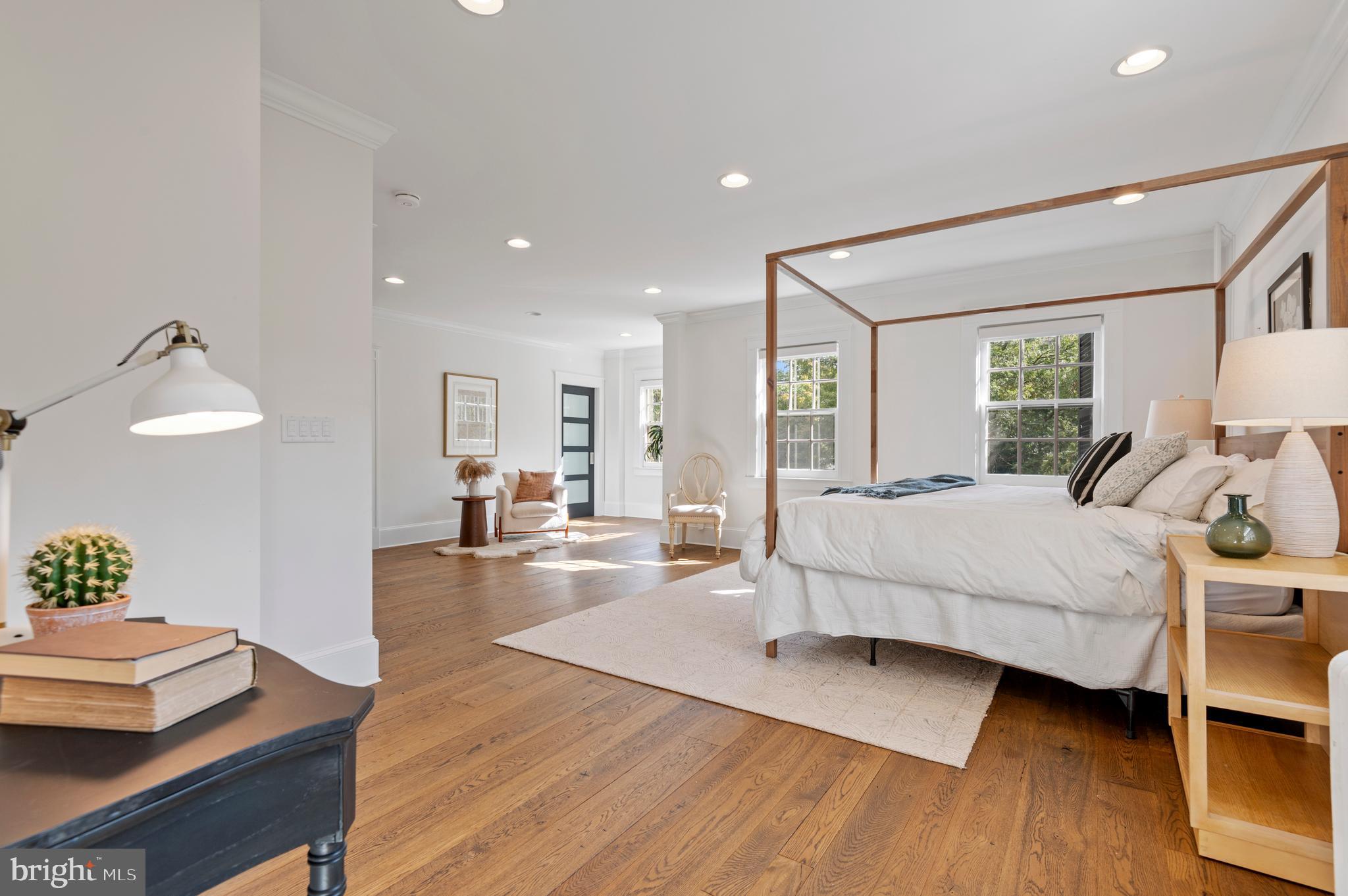 4334 N CHARLES STREET