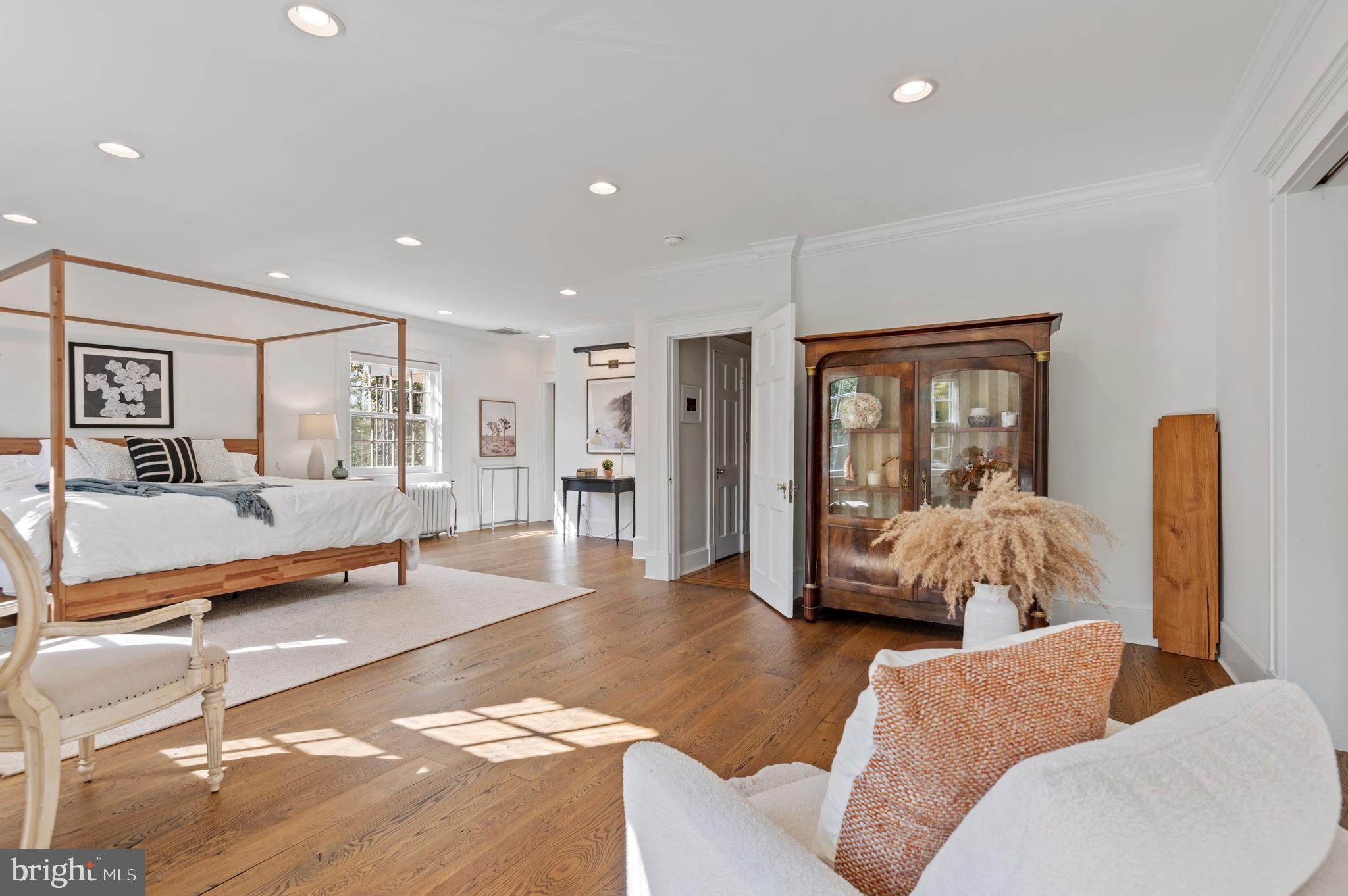 4334 N CHARLES STREET