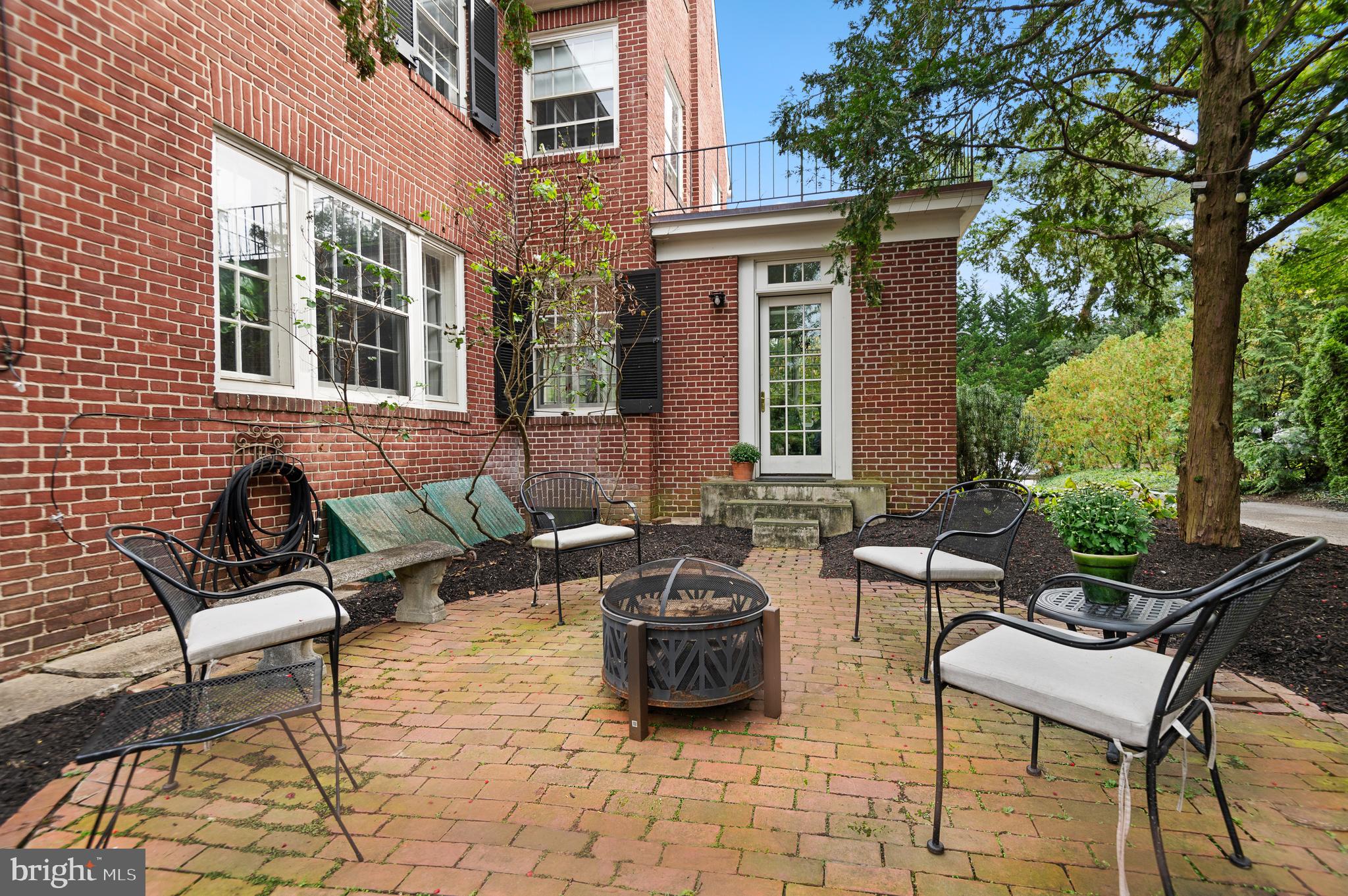 4334 N CHARLES STREET