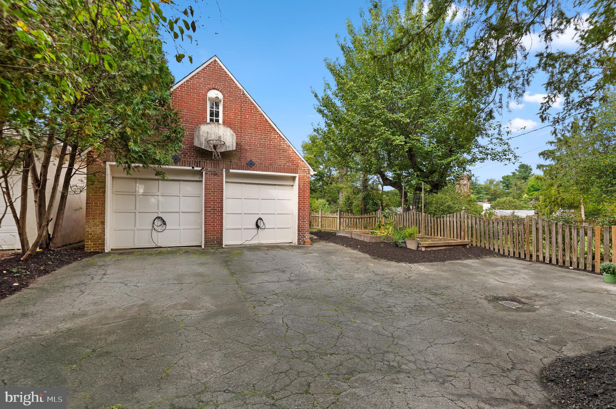 4334 N CHARLES STREET