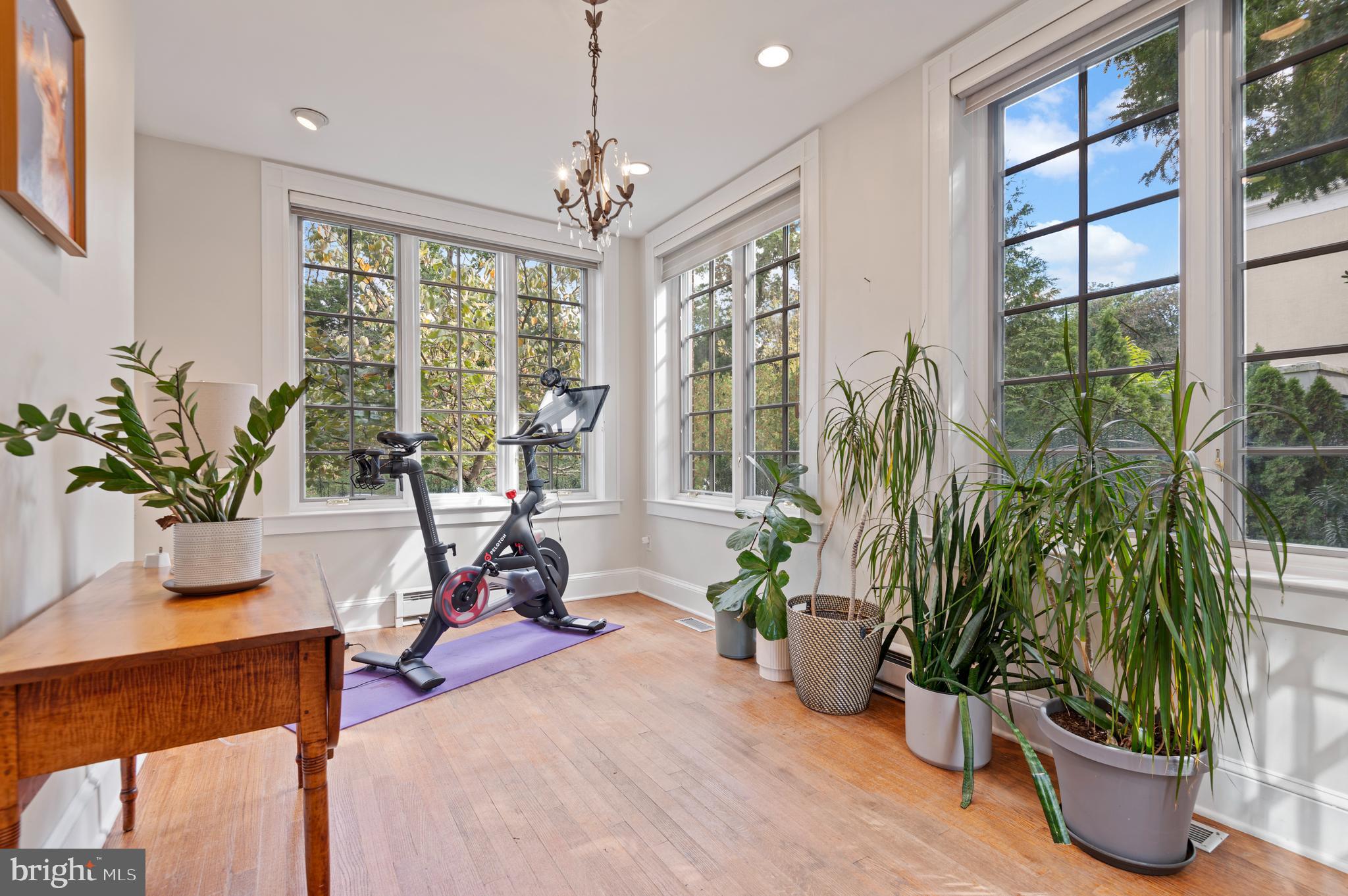 4334 N CHARLES STREET