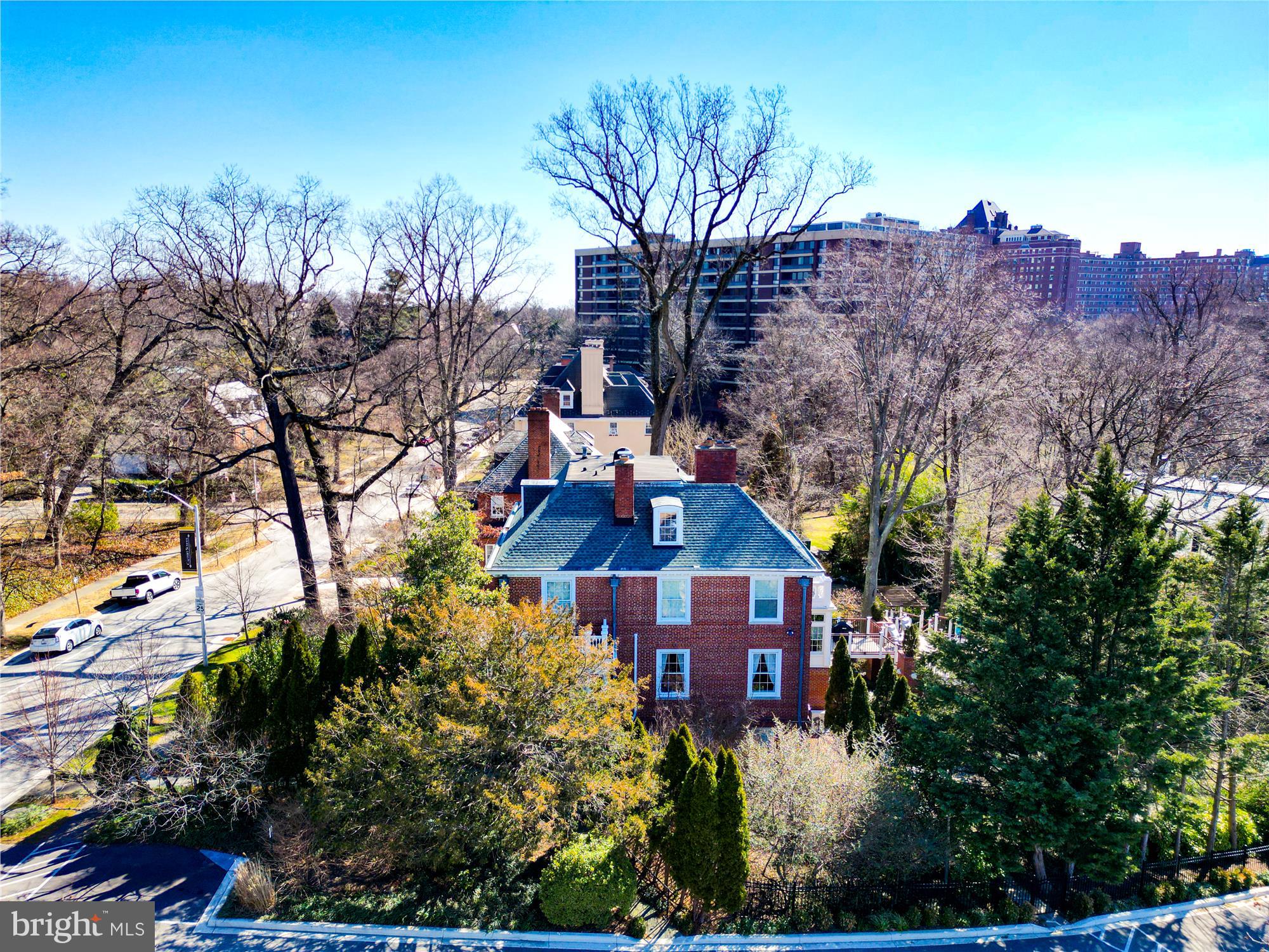 4220 N CHARLES STREET