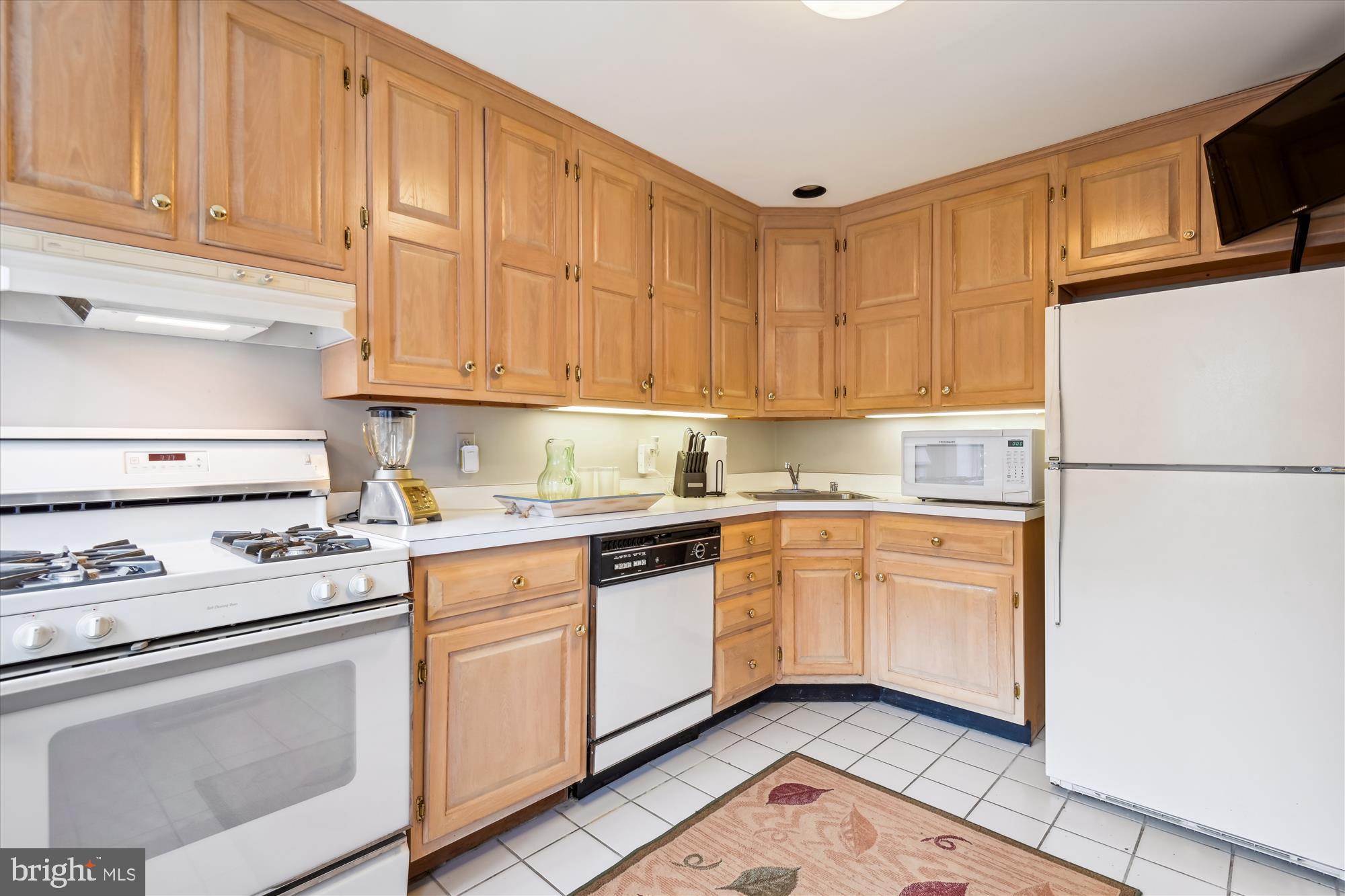 4220 N CHARLES STREET