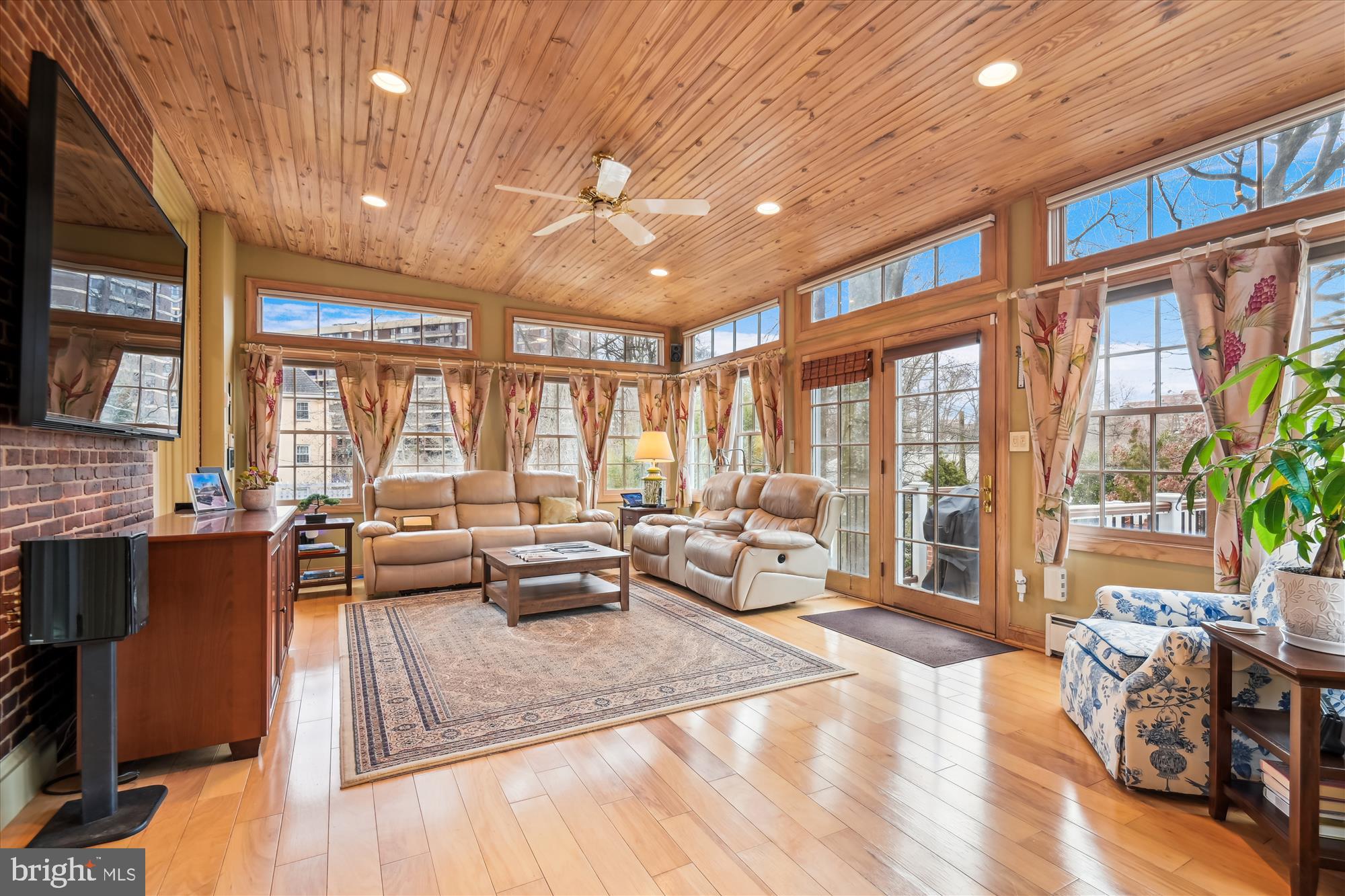 4220 N CHARLES STREET