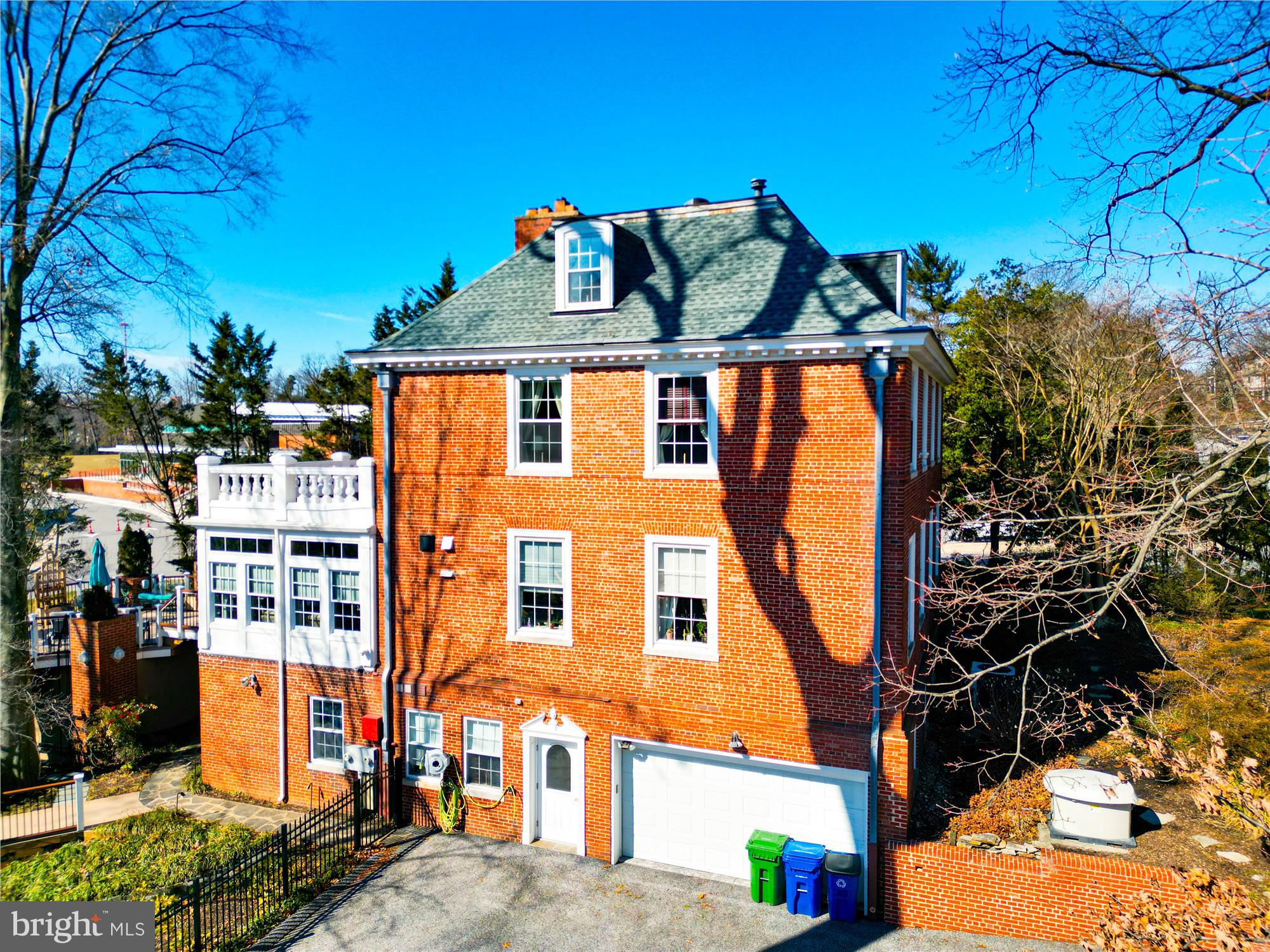 4220 N CHARLES STREET