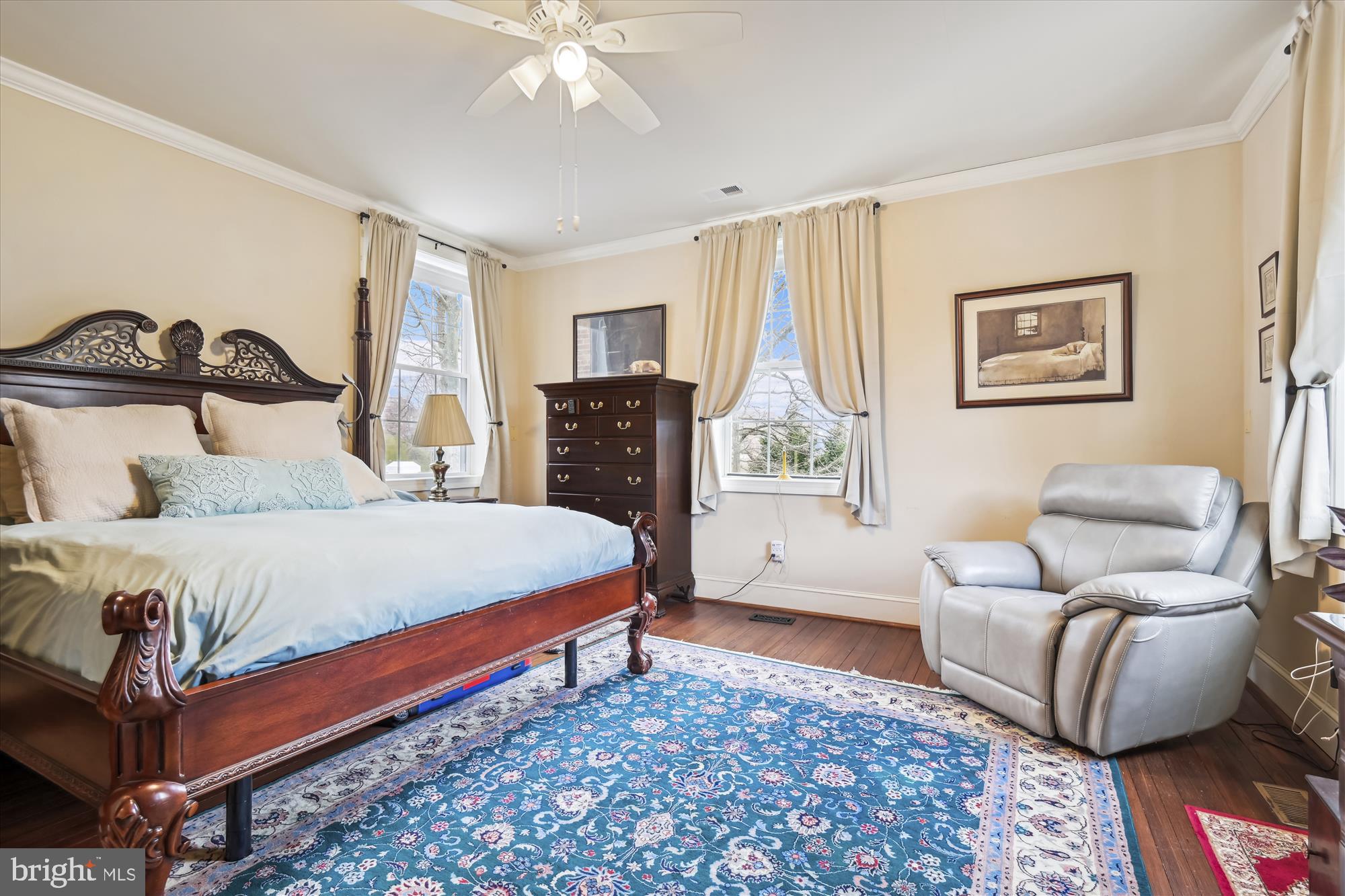 4220 N CHARLES STREET