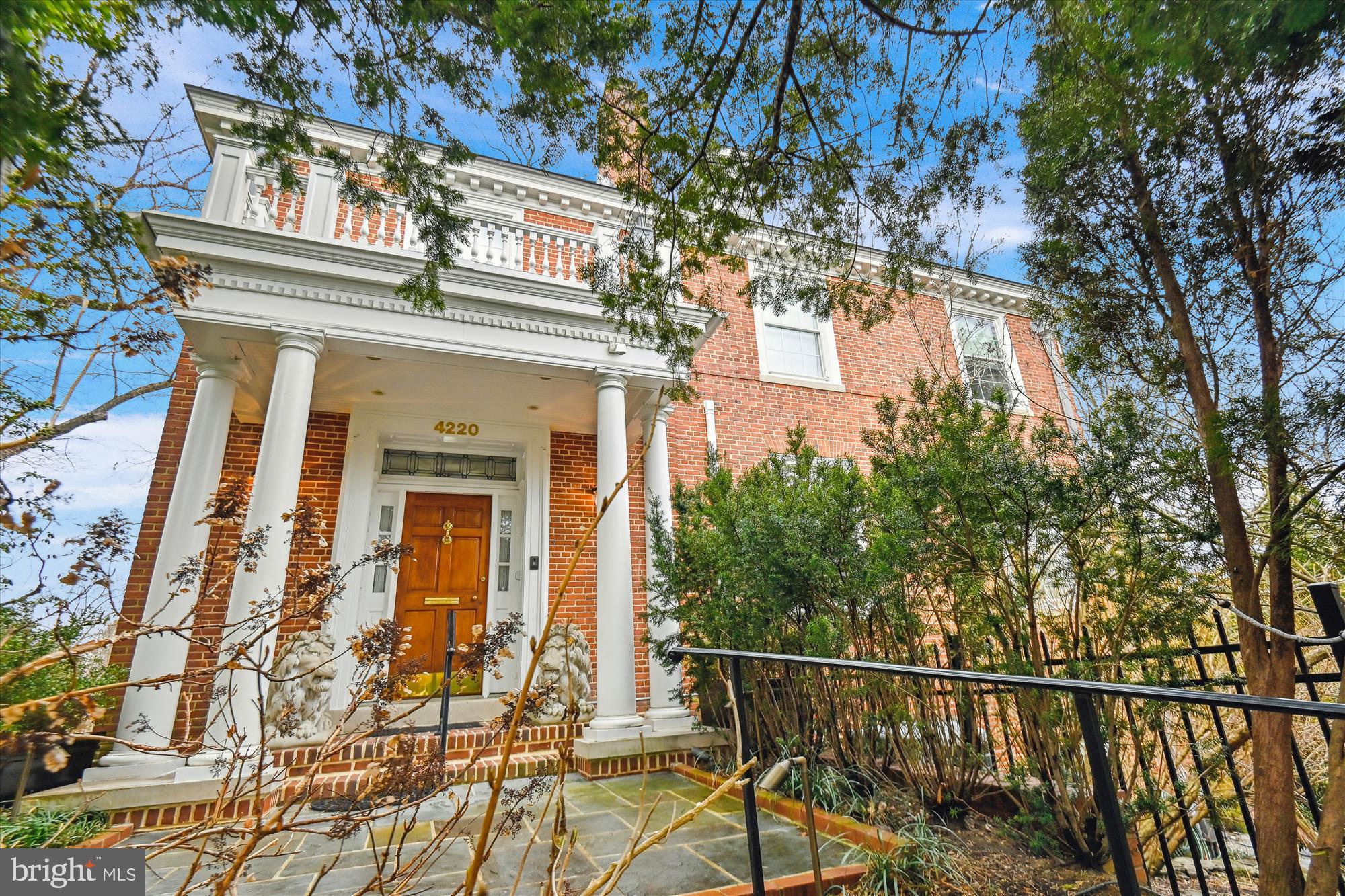 4220 N CHARLES STREET