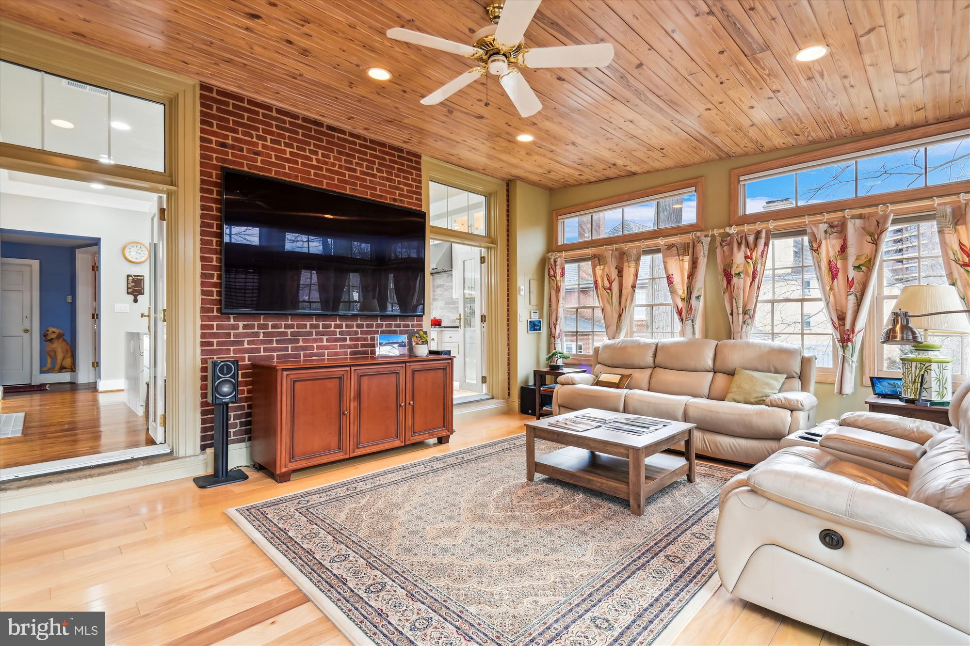 4220 N CHARLES STREET