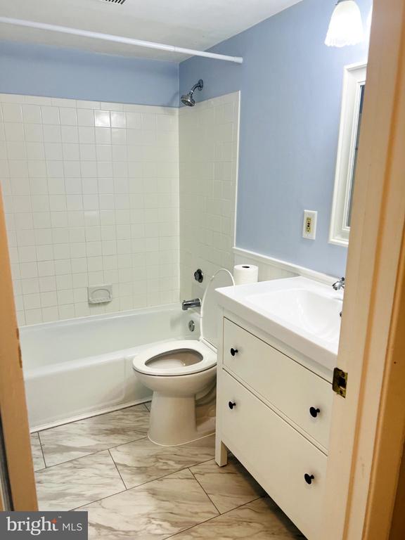 382 HOMELAND SOUTHWAY Unit: 2B