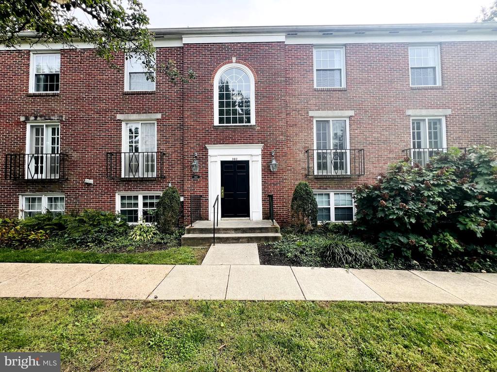 382 HOMELAND SOUTHWAY Unit: 2B