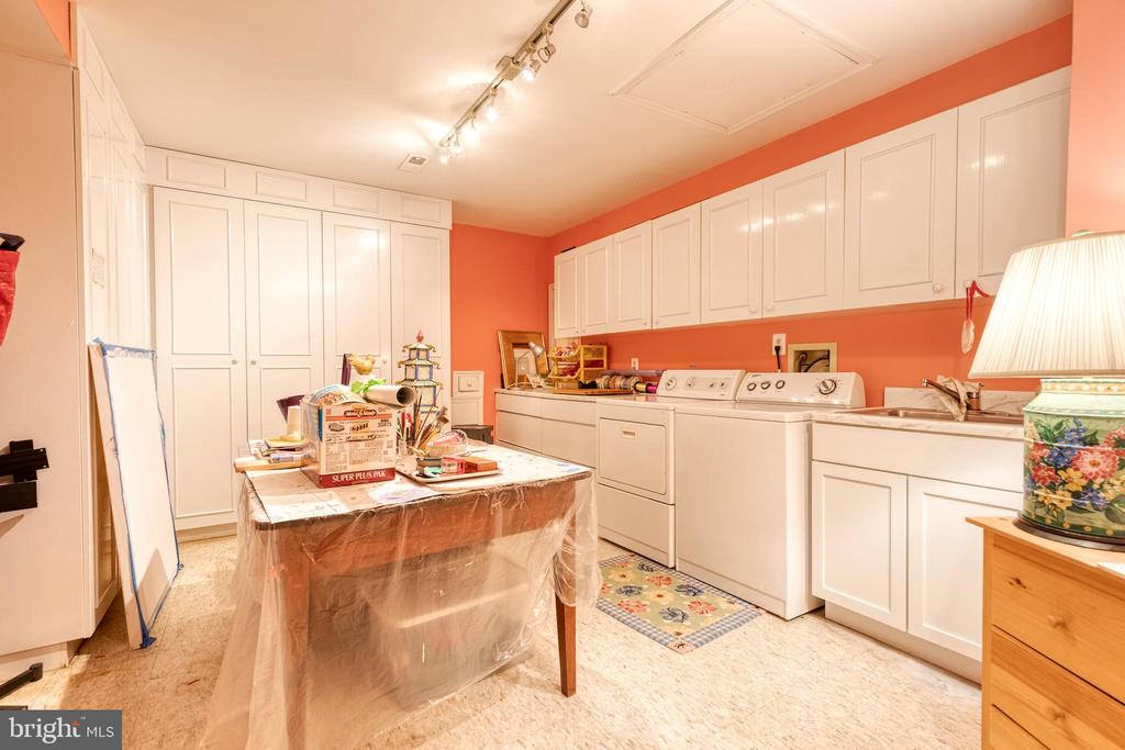 6621 WEYMOUTH COURT