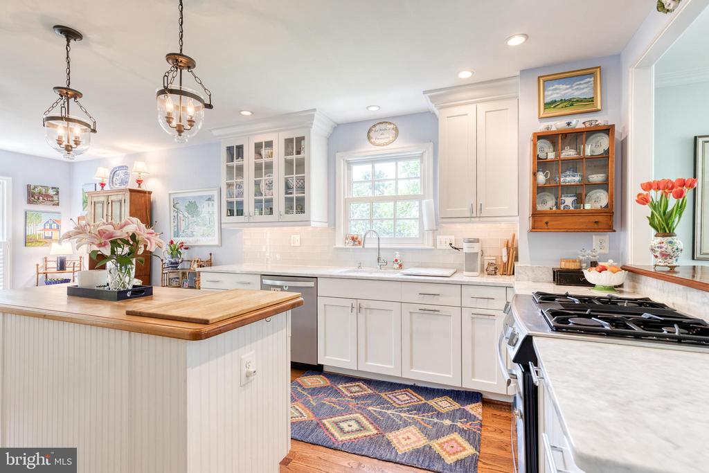 6621 WEYMOUTH COURT