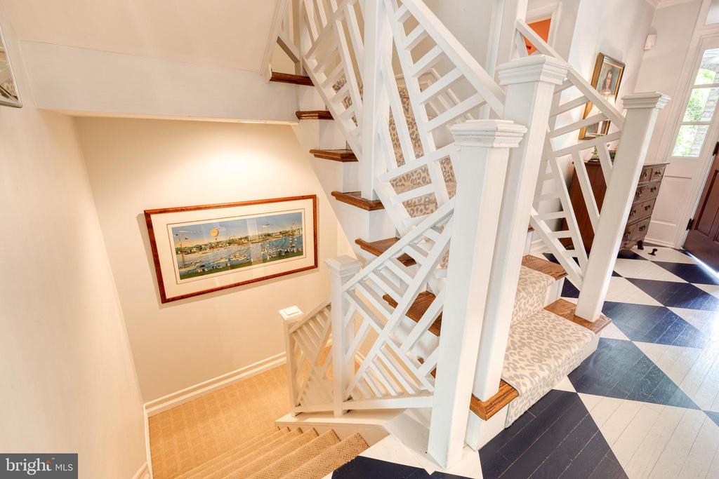 6621 WEYMOUTH COURT