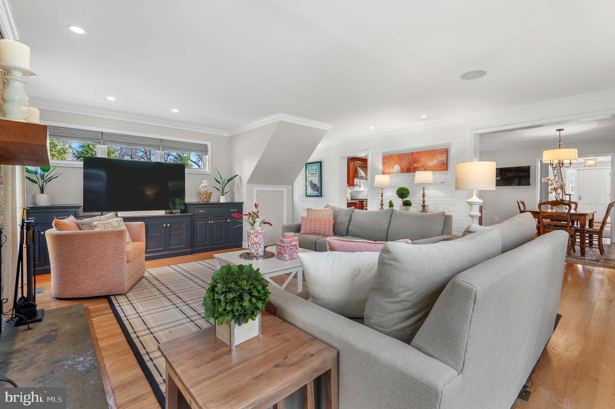 7815 ELLENHAM AVENUE