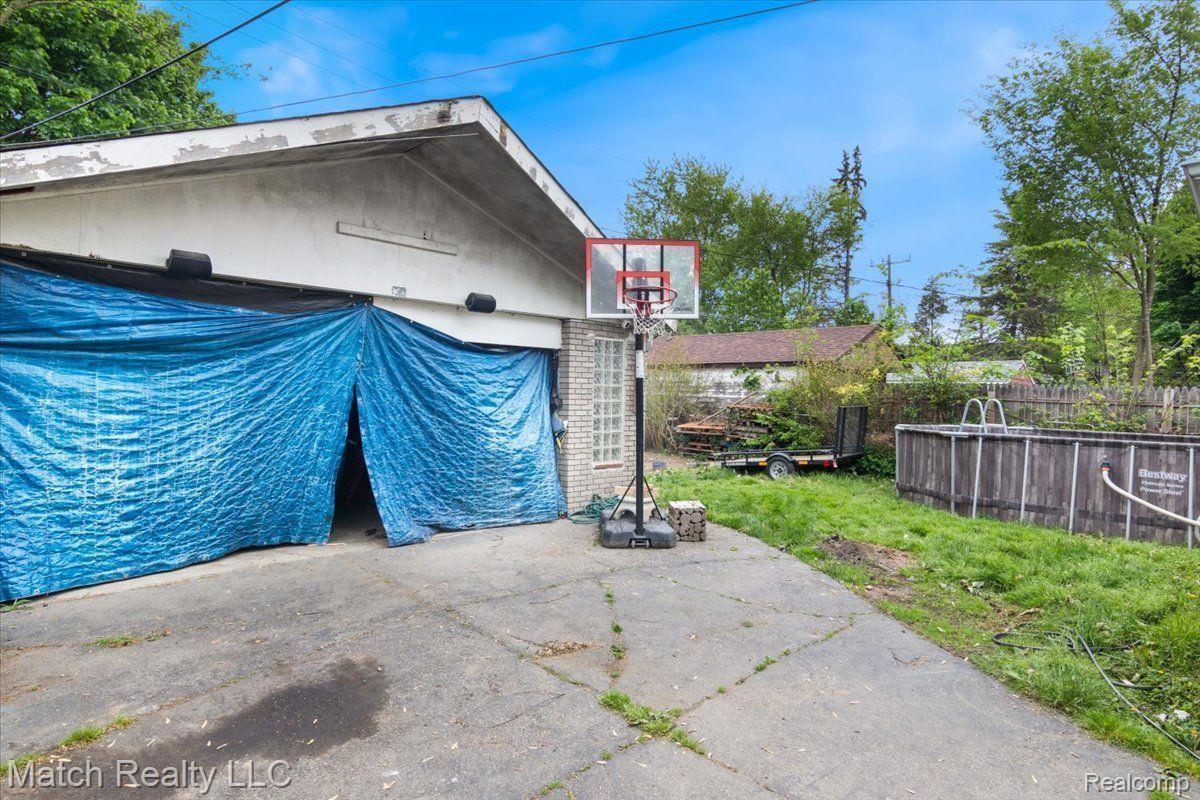 19695 DALE Street