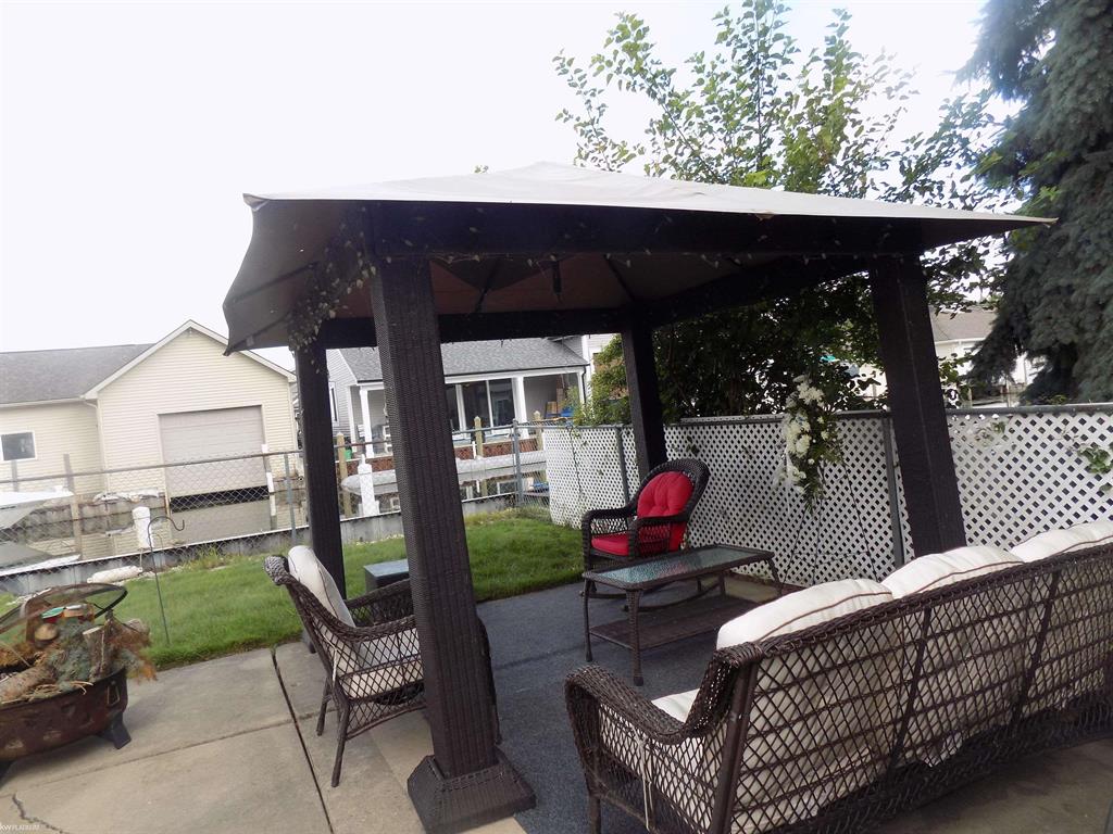 46020 Edgewater Drive