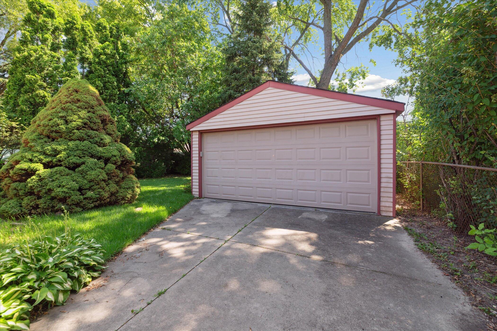 13210 Tecumseh Avenue