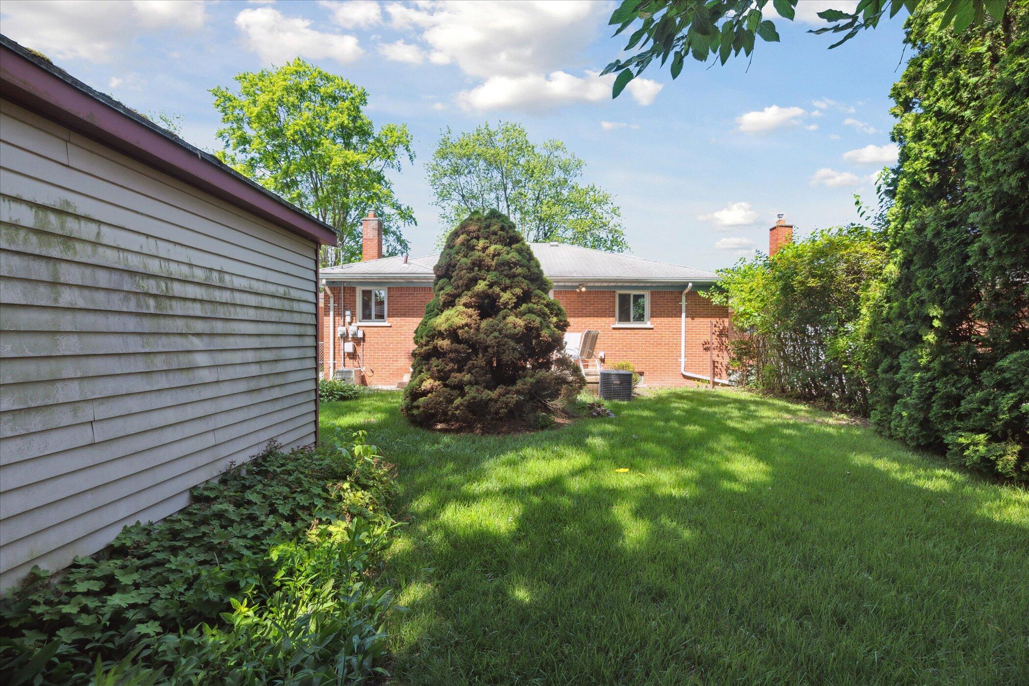 13210 Tecumseh Avenue