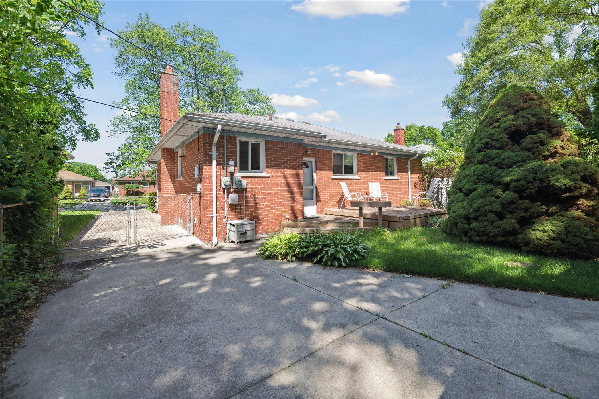 13210 Tecumseh Avenue
