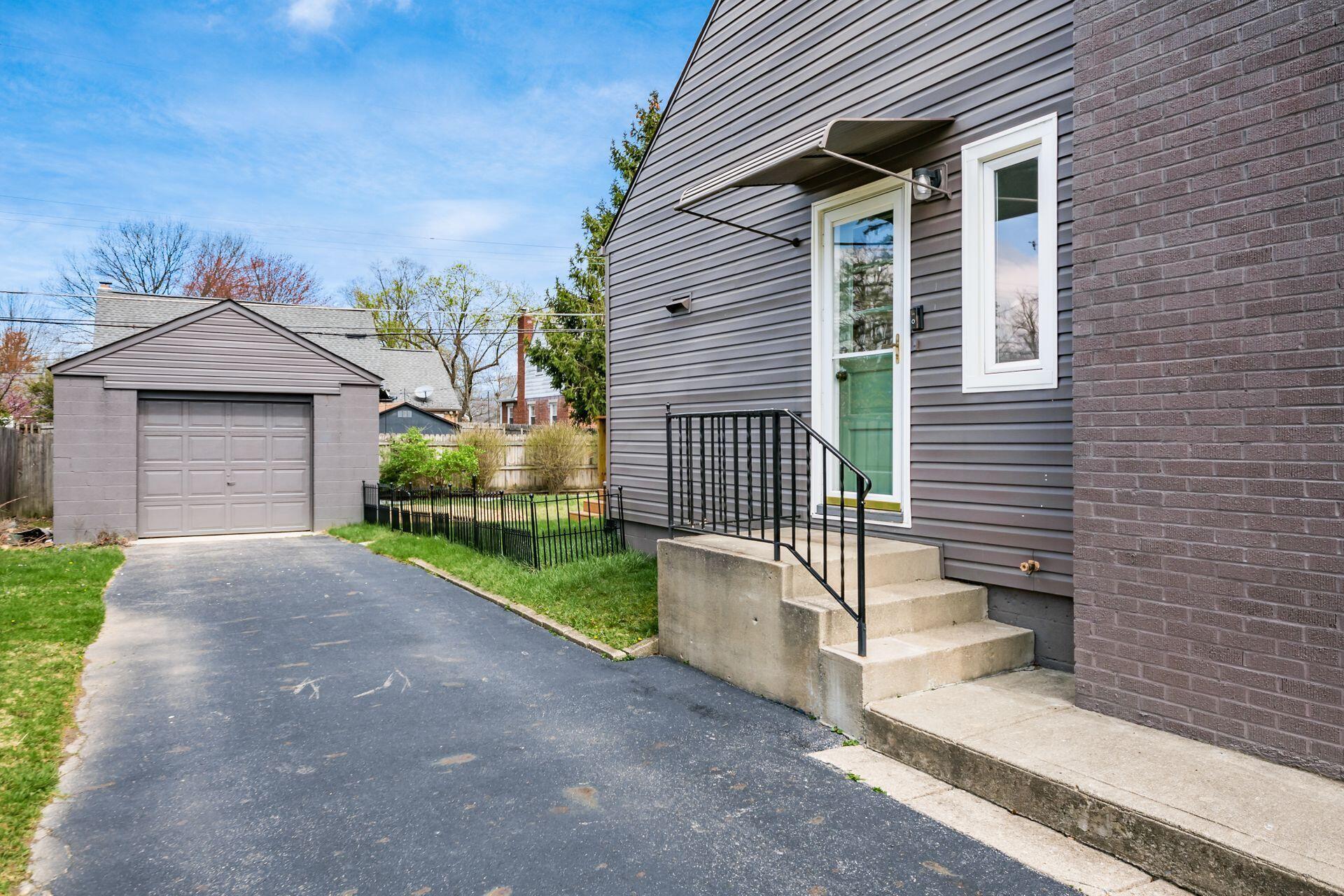 2120 Inchcliff Road
