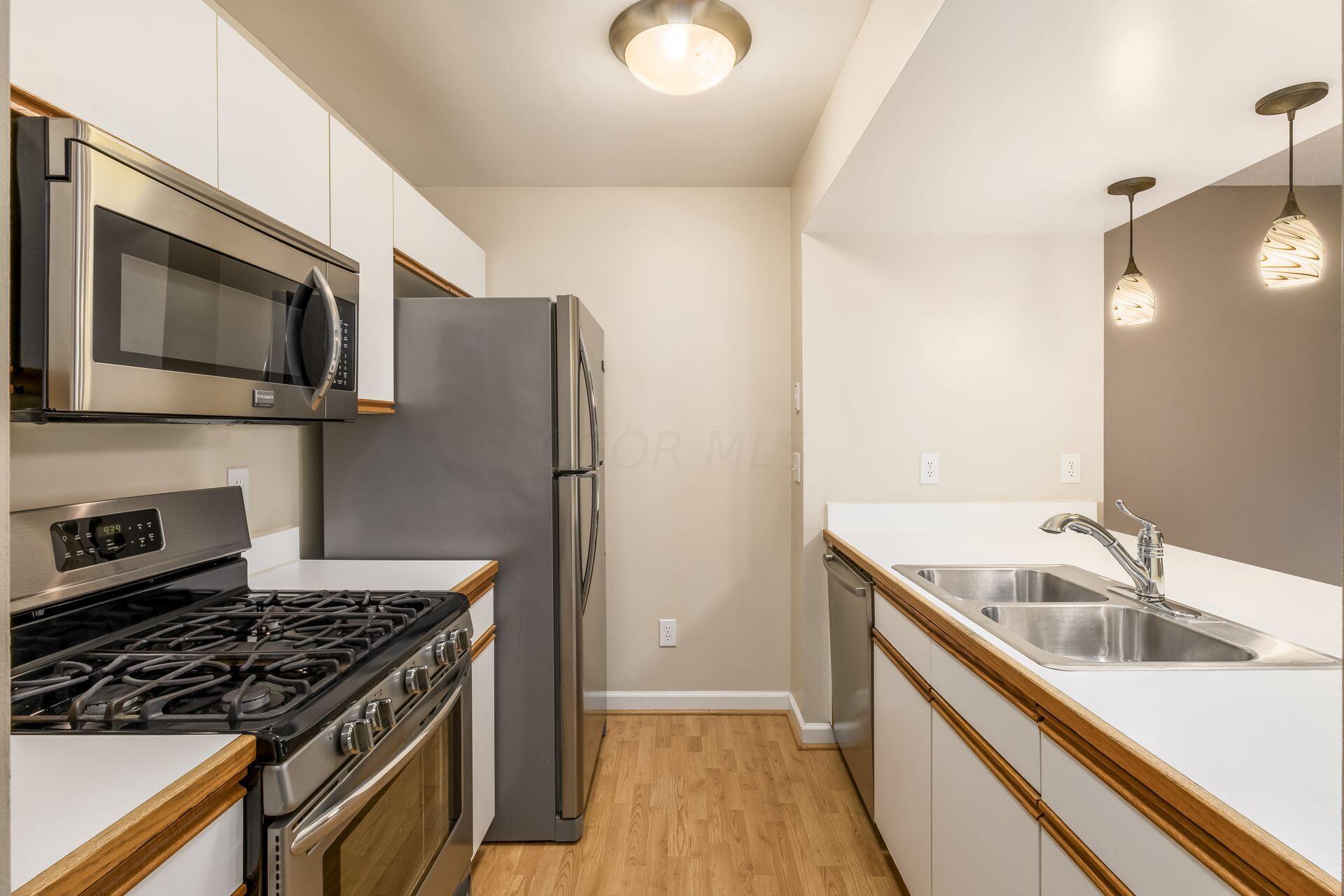 5677 Everbrook Drive, 39D