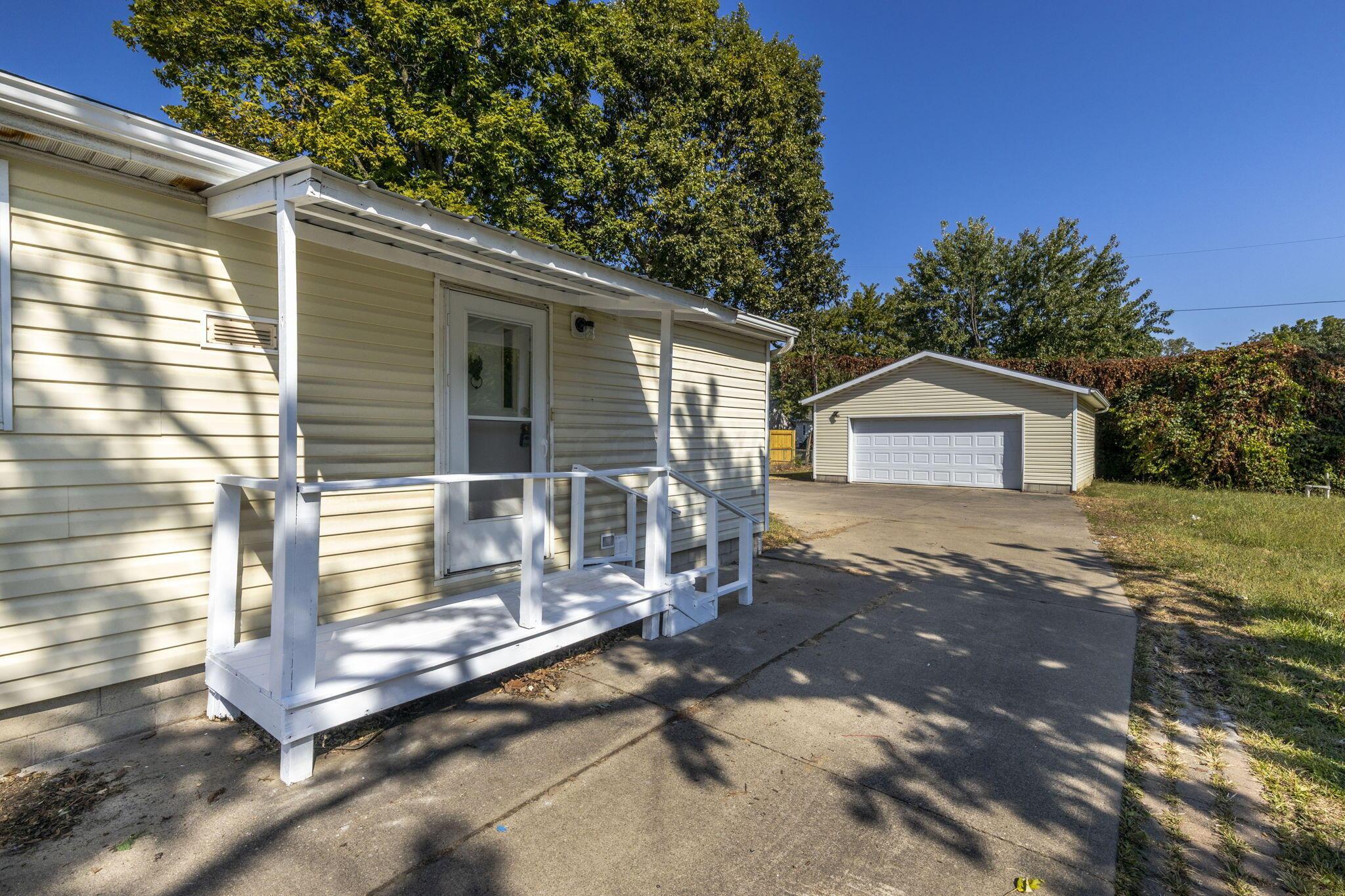 1538 Frank Road