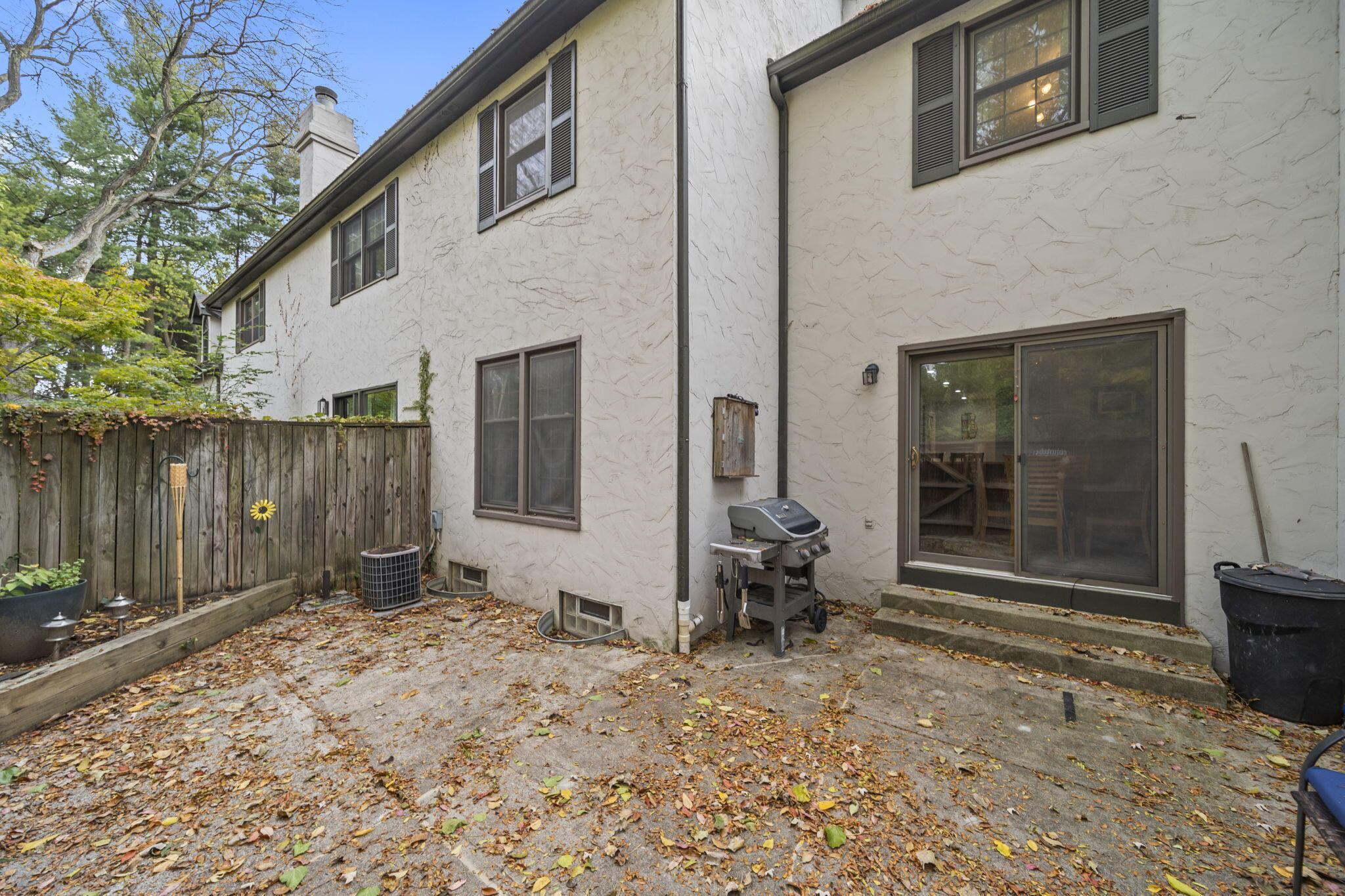 6752 Willow Grove Place E