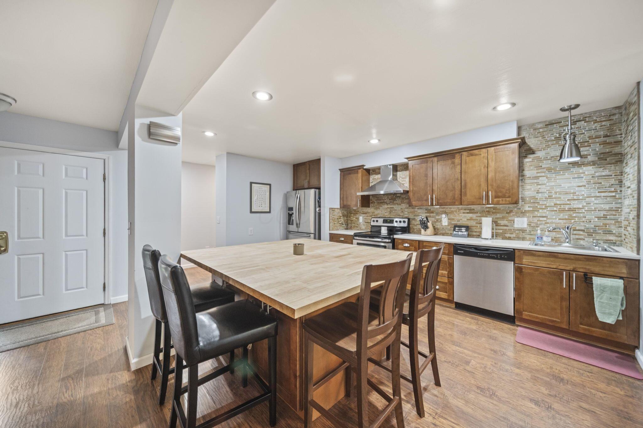 6752 Willow Grove Place E