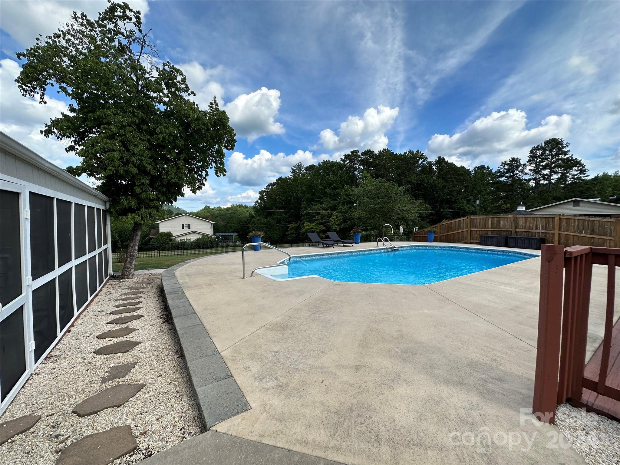 46462 Scenic Drive